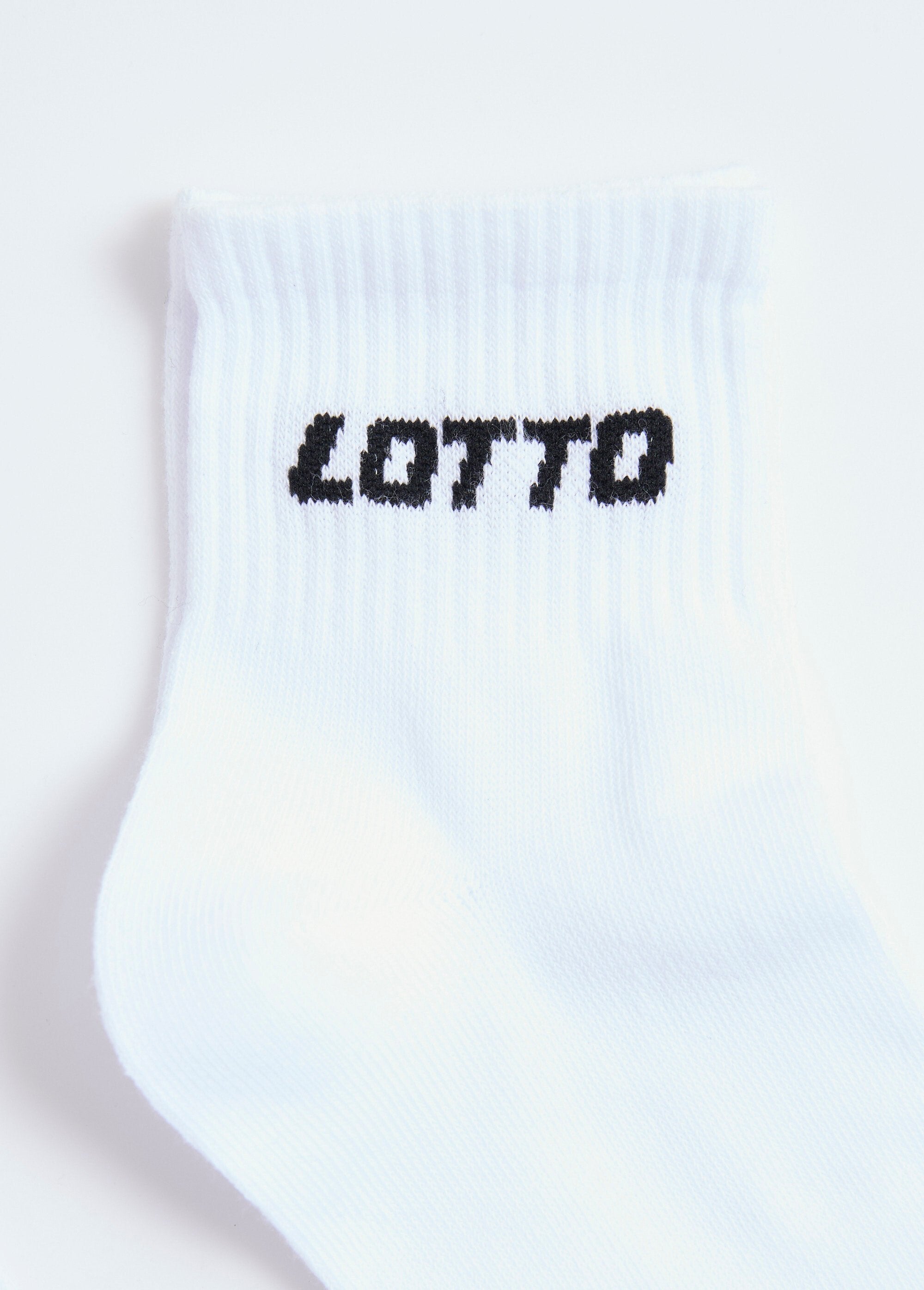 Meias_esportivas_caneladas_com_logotipo_na_panturrilha_Blanc_DE2_slim
