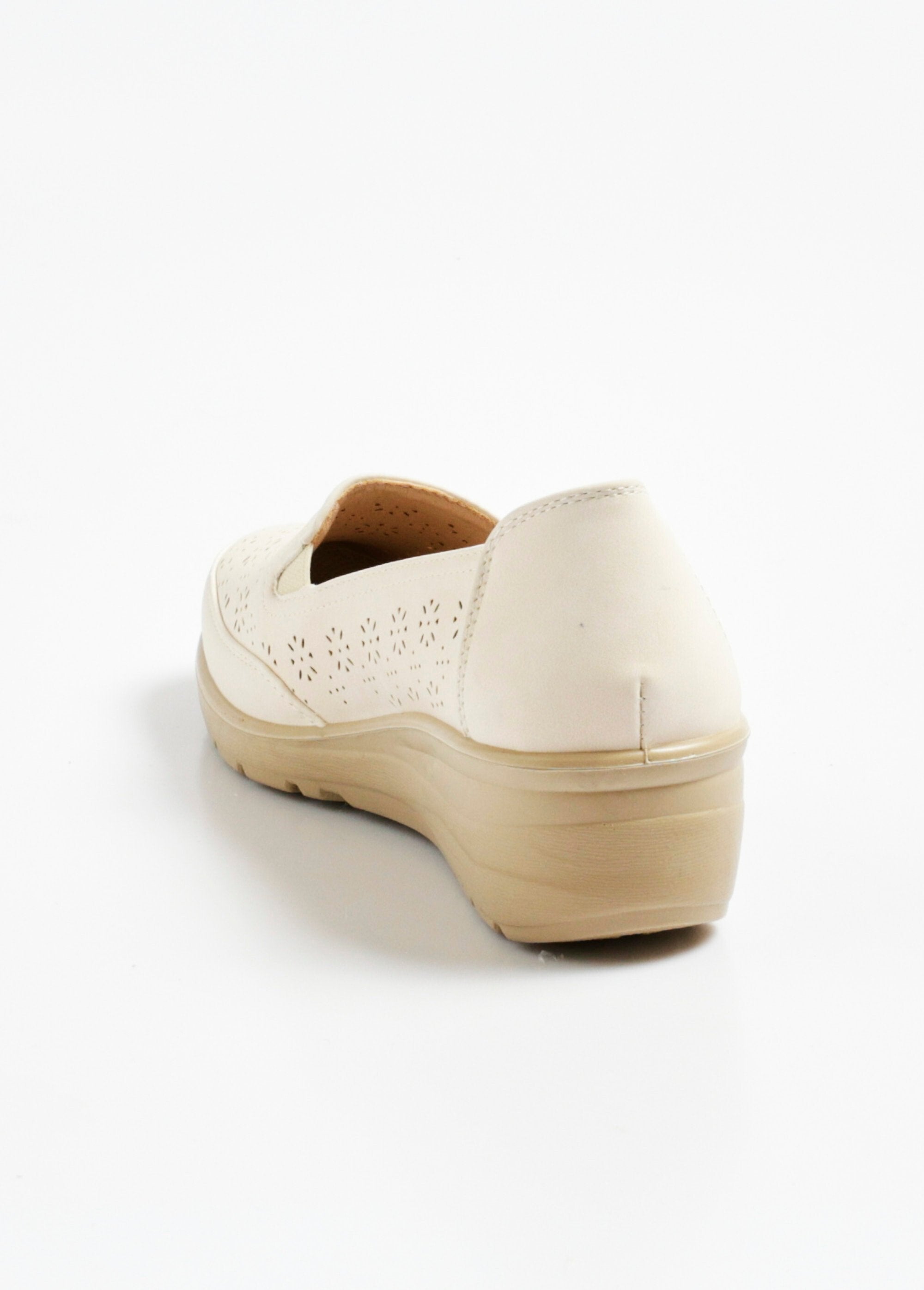 Mocassim_confortável_vazado_com_laterais_elásticas_Beige_DO1_slim