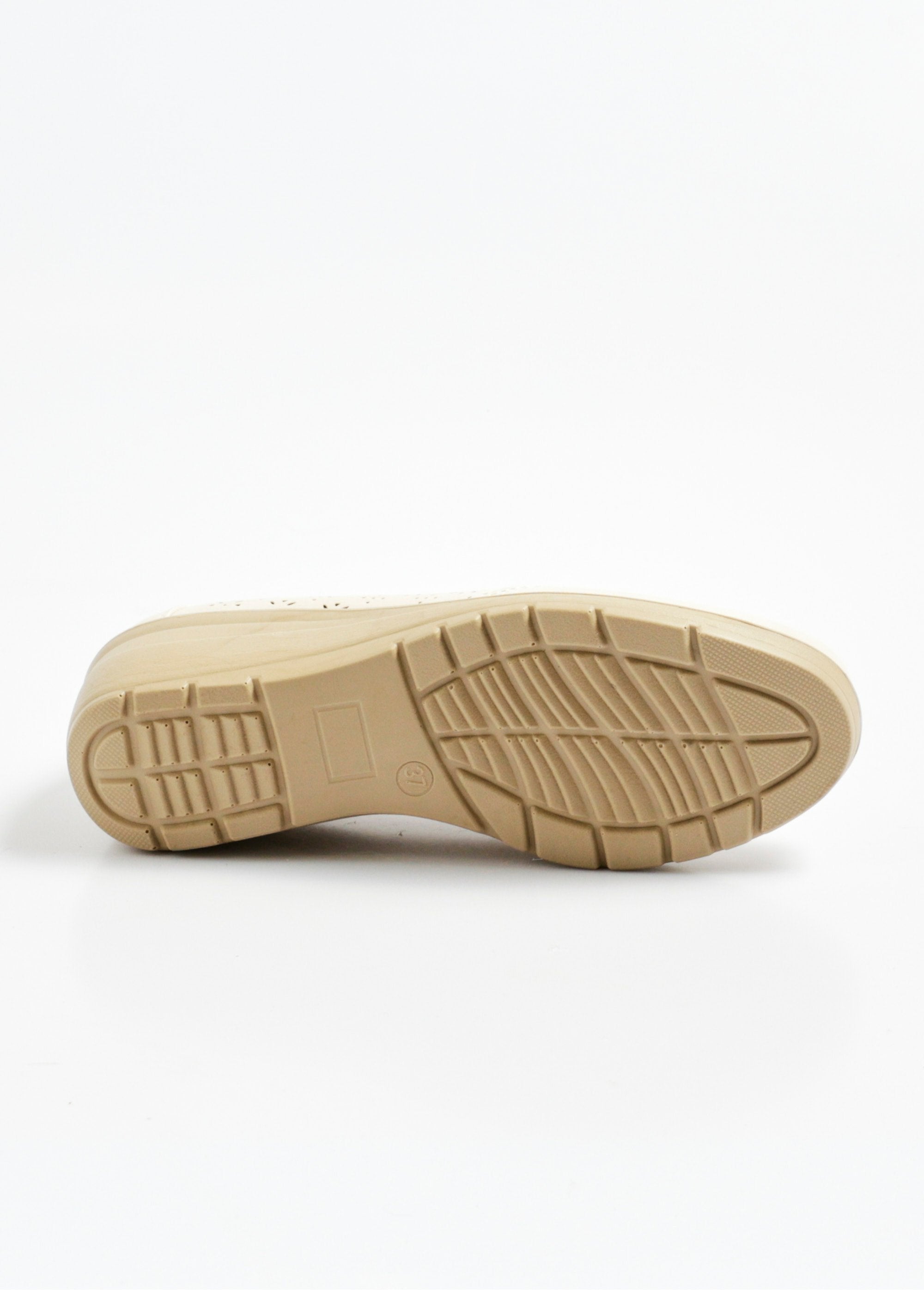 Mocassim_confortável_vazado_com_laterais_elásticas_Beige_UN1_slim