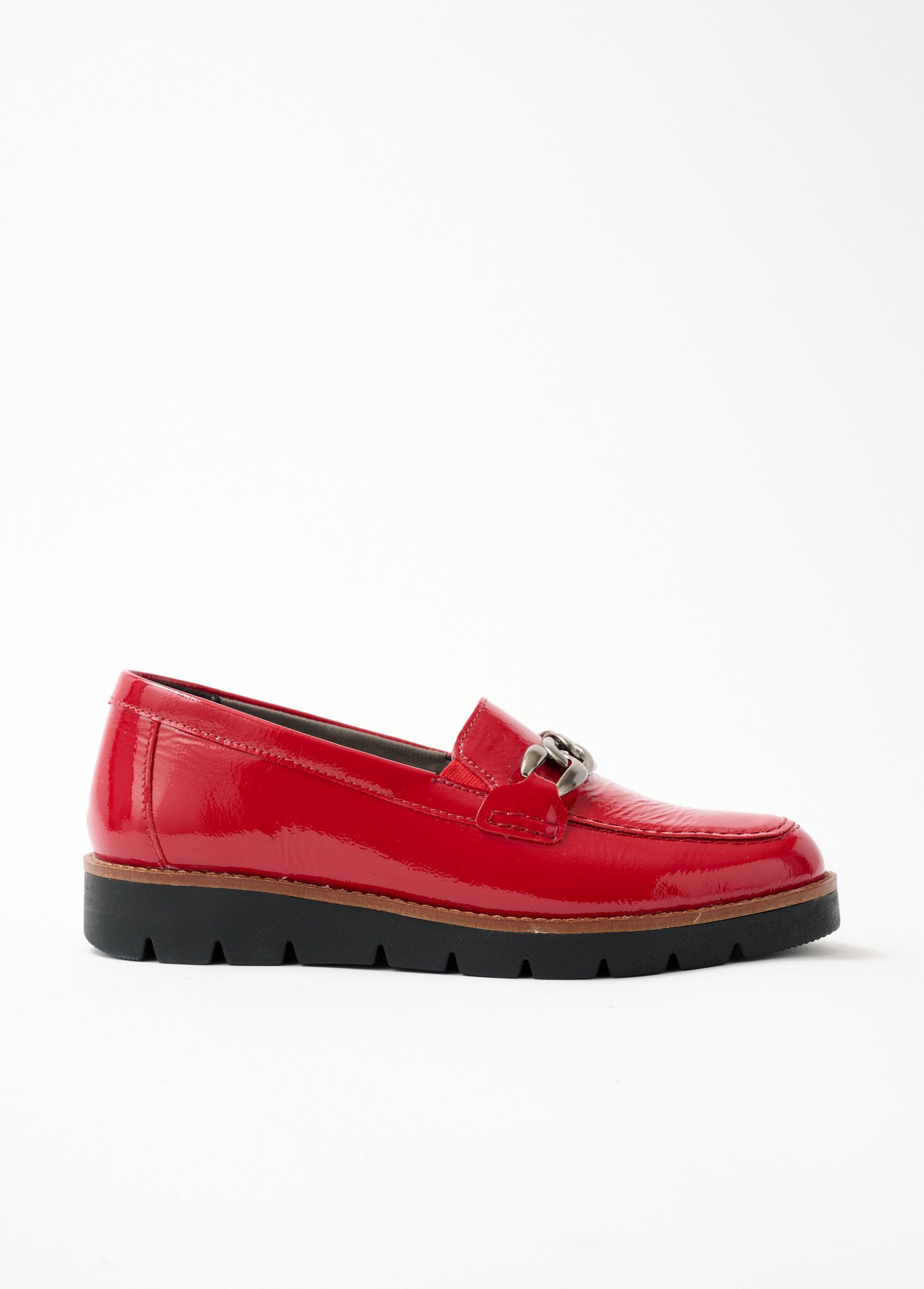 Mocassins_largos_em_pele_com_elos_de_corrente_Verniz_vermelho_DR1_slim