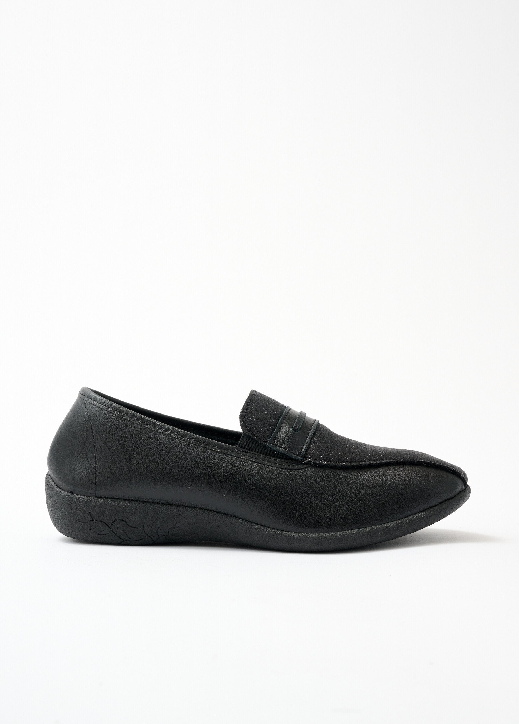 Mocassins_elásticos_de_largura_confortável_PRETO_DR1_slim