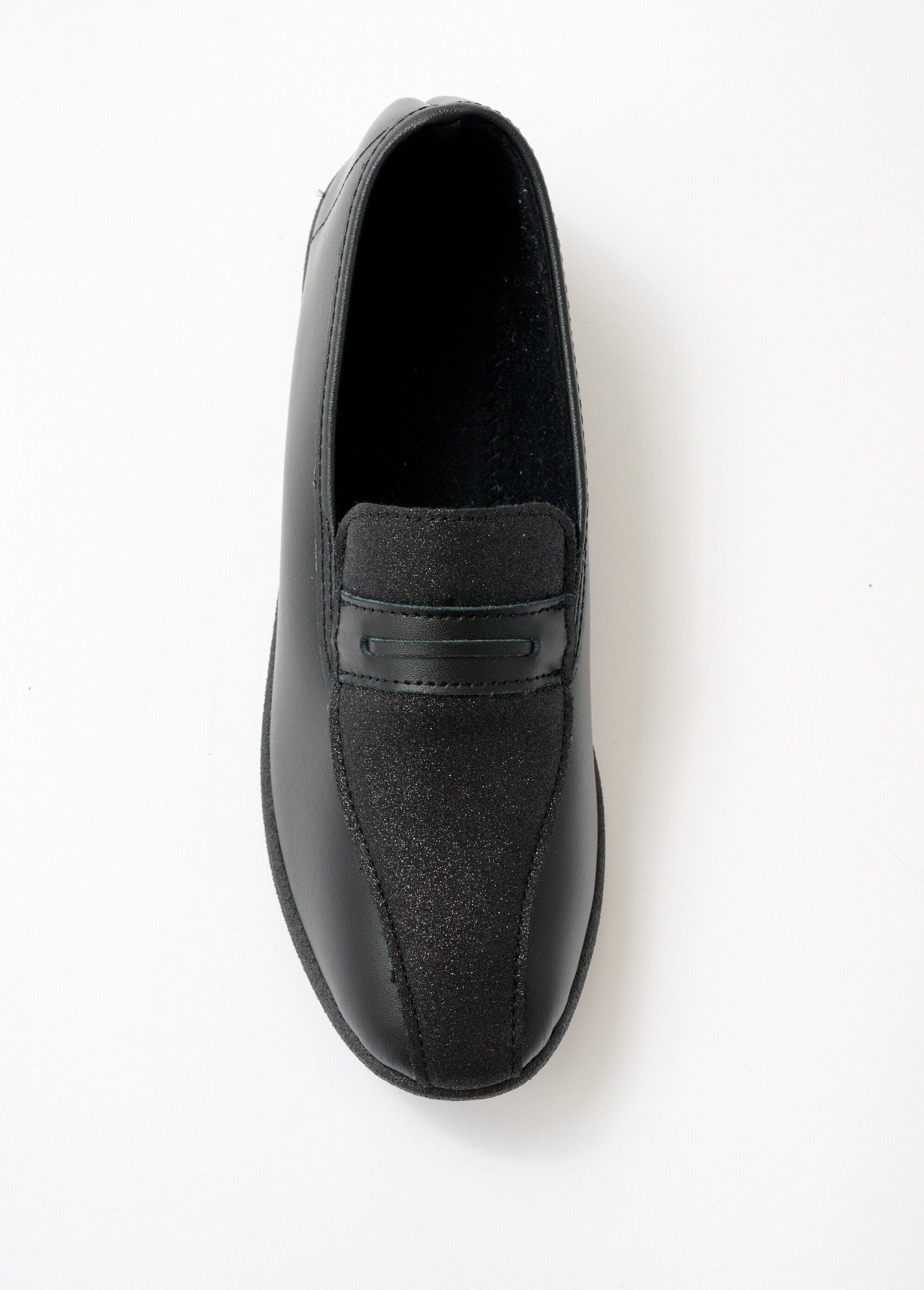 Mocassins_elásticos_de_largura_confortável_PRETO_OV1_slim