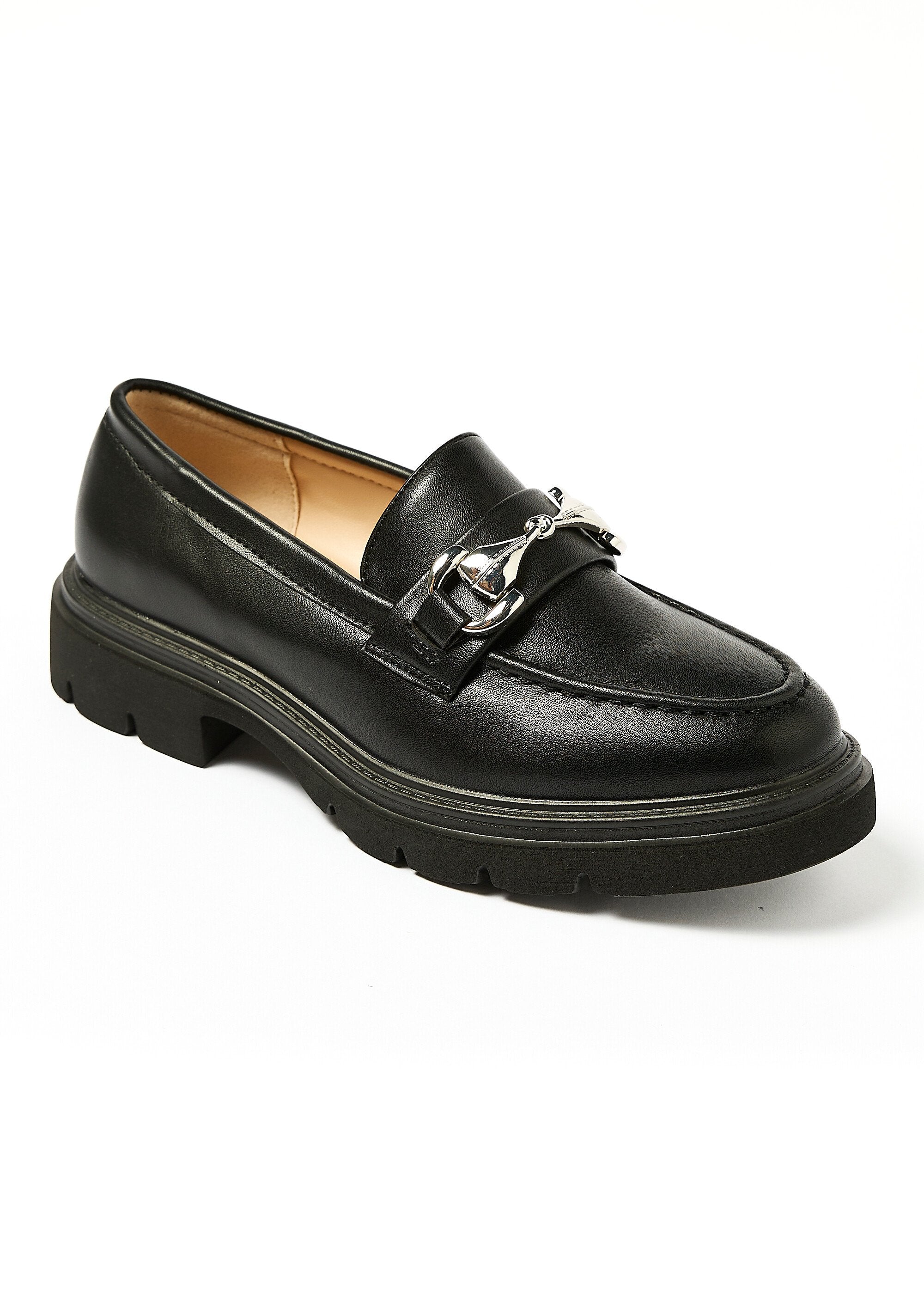Mocassins_com_sola_entalhada_e_ponta_de_metal_Noir_FA1_slim
