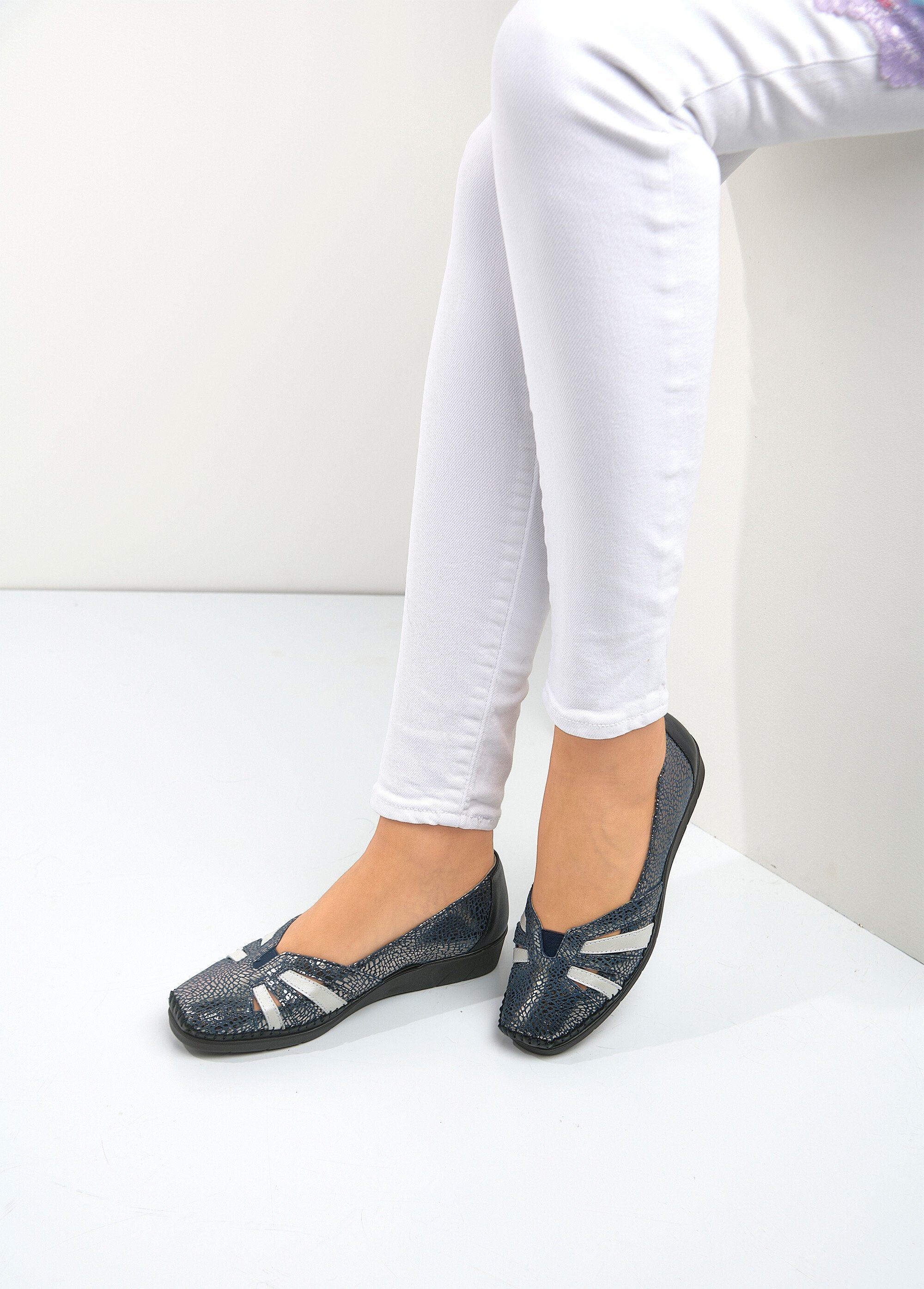 Mocassins_de_couro_com_salto_plataforma,_macios_e_confortáveis_Marine_SF1_slim