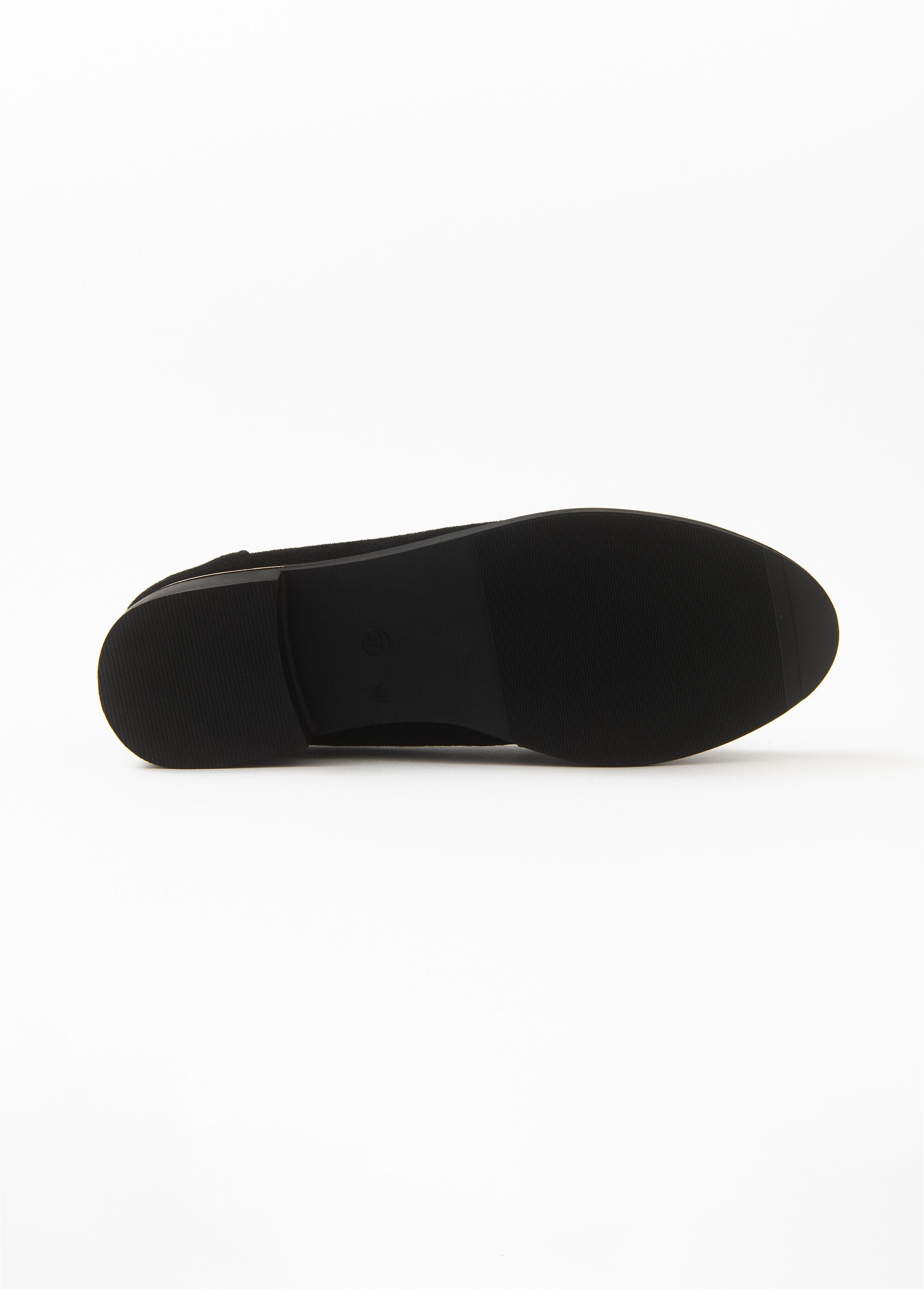 Mocassins_com_pormenor_de_ponta_e_saltos_Noir_UN1_slim