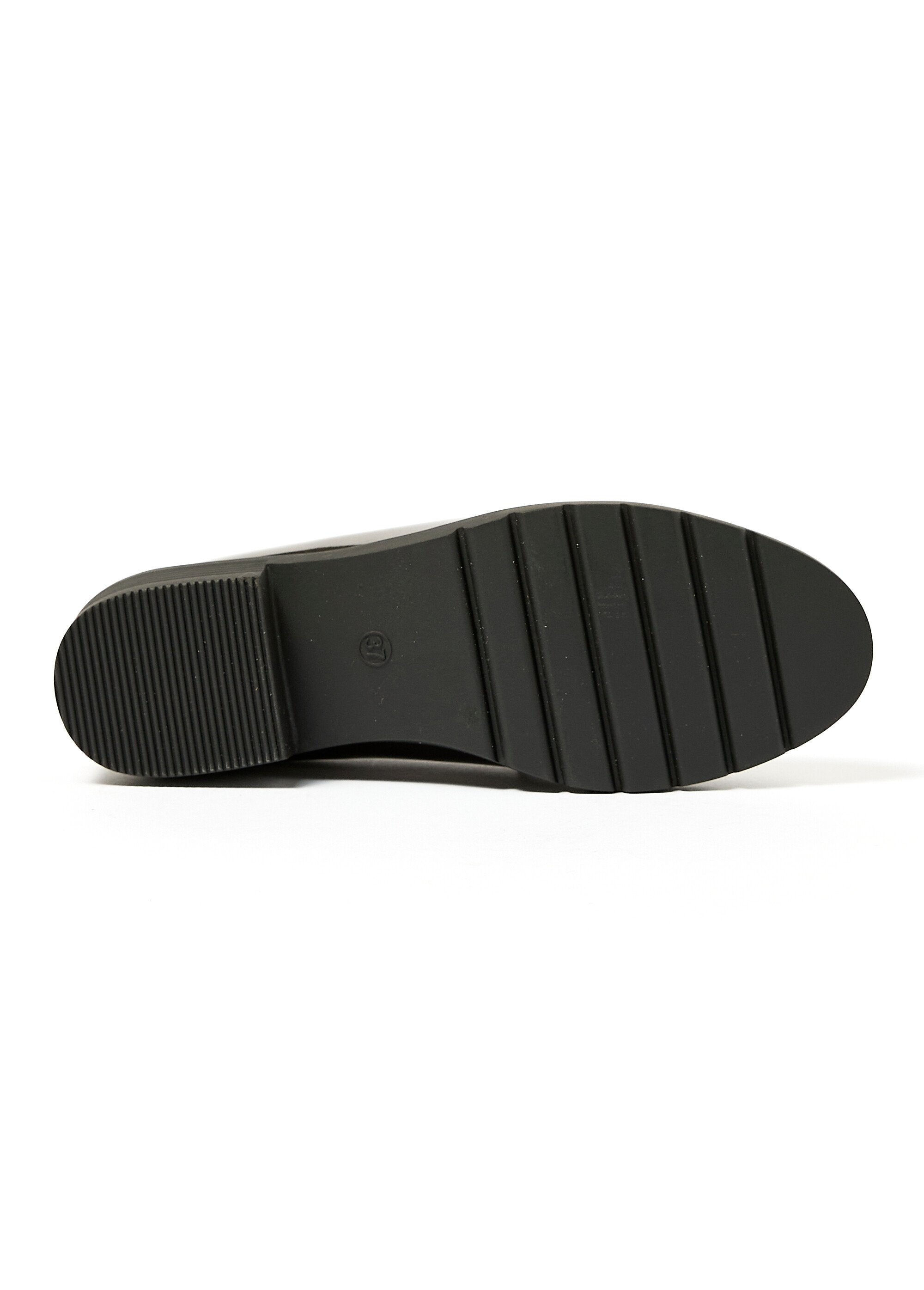 Mocassins_de_couro_envernizado_com_ponta_de_metal_Gris_UN1_slim