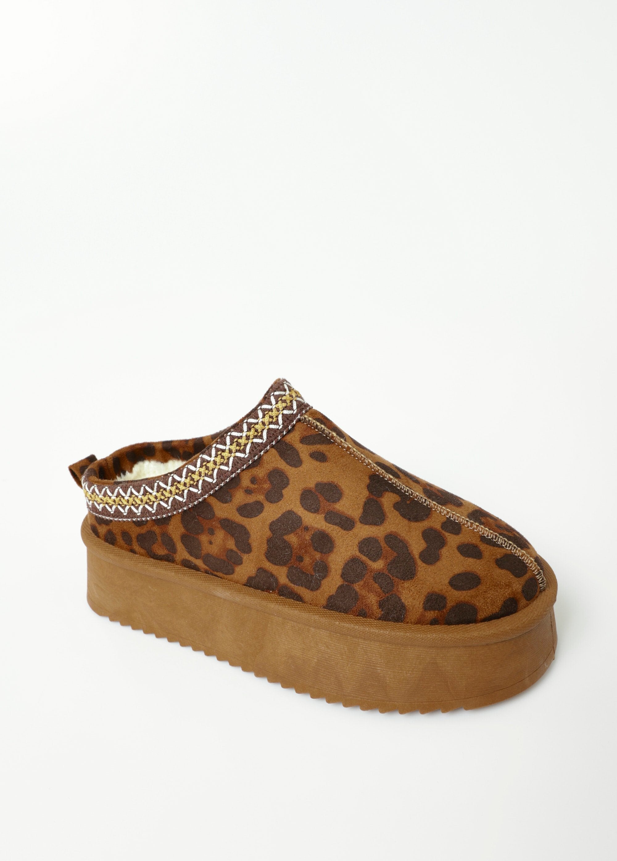 Mulas_com_efeito_camurça_e_forro_de_pele_Leopard_FA1_slim