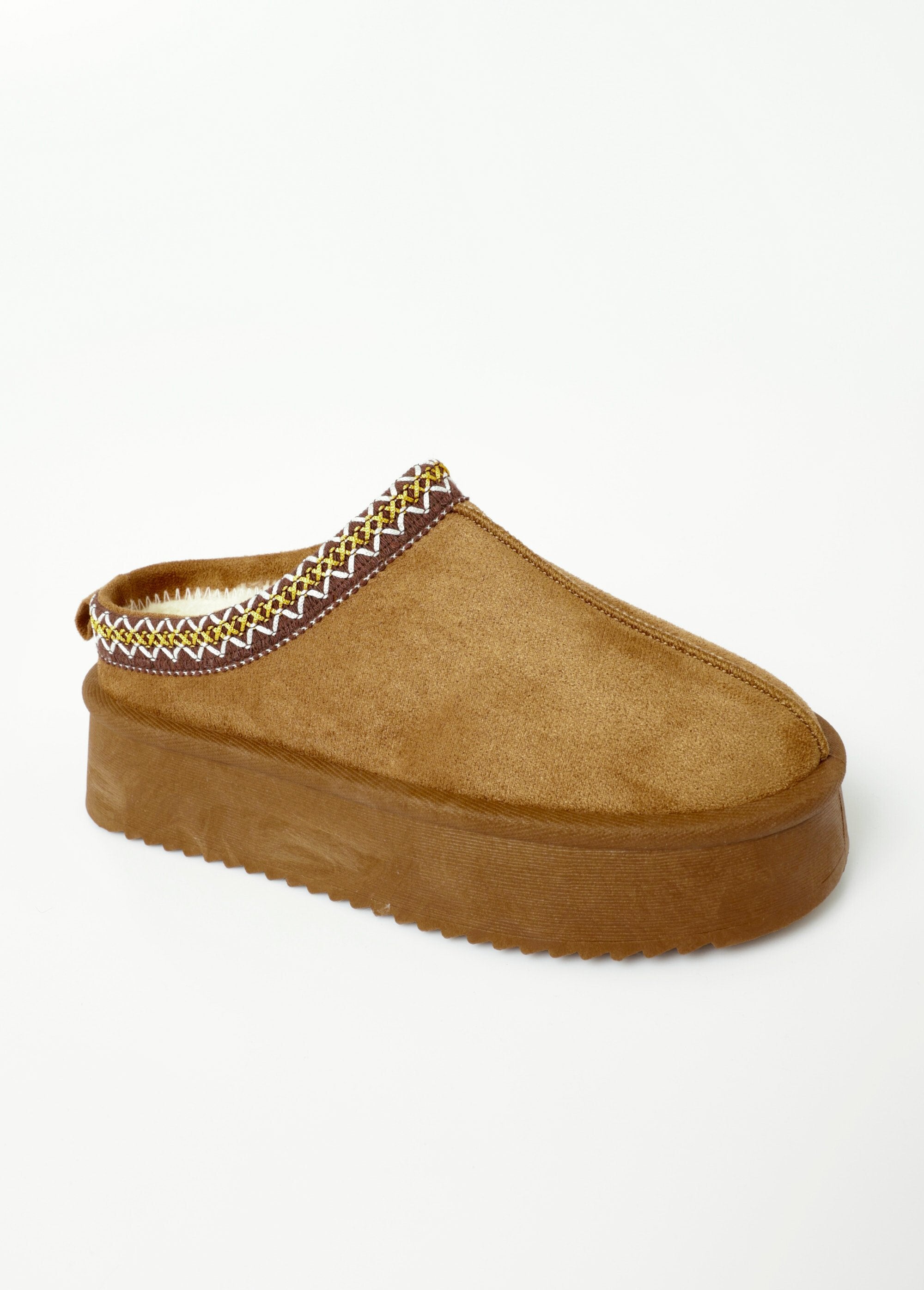 Mulas_com_efeito_camurça_e_forro_de_pele_Camel_FA1_slim