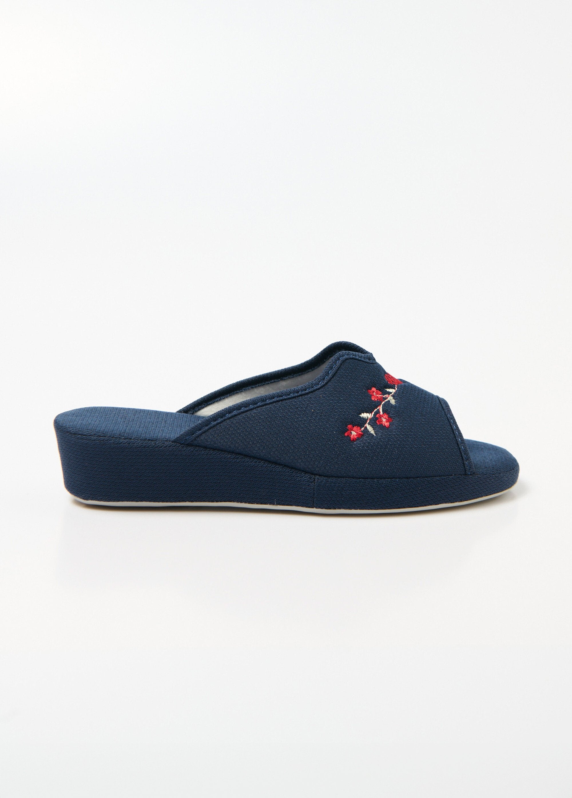 Mulas_largas_e_confortáveis_​​bordadas_com_salto_anabela_revestido_Marine_DR1_slim
