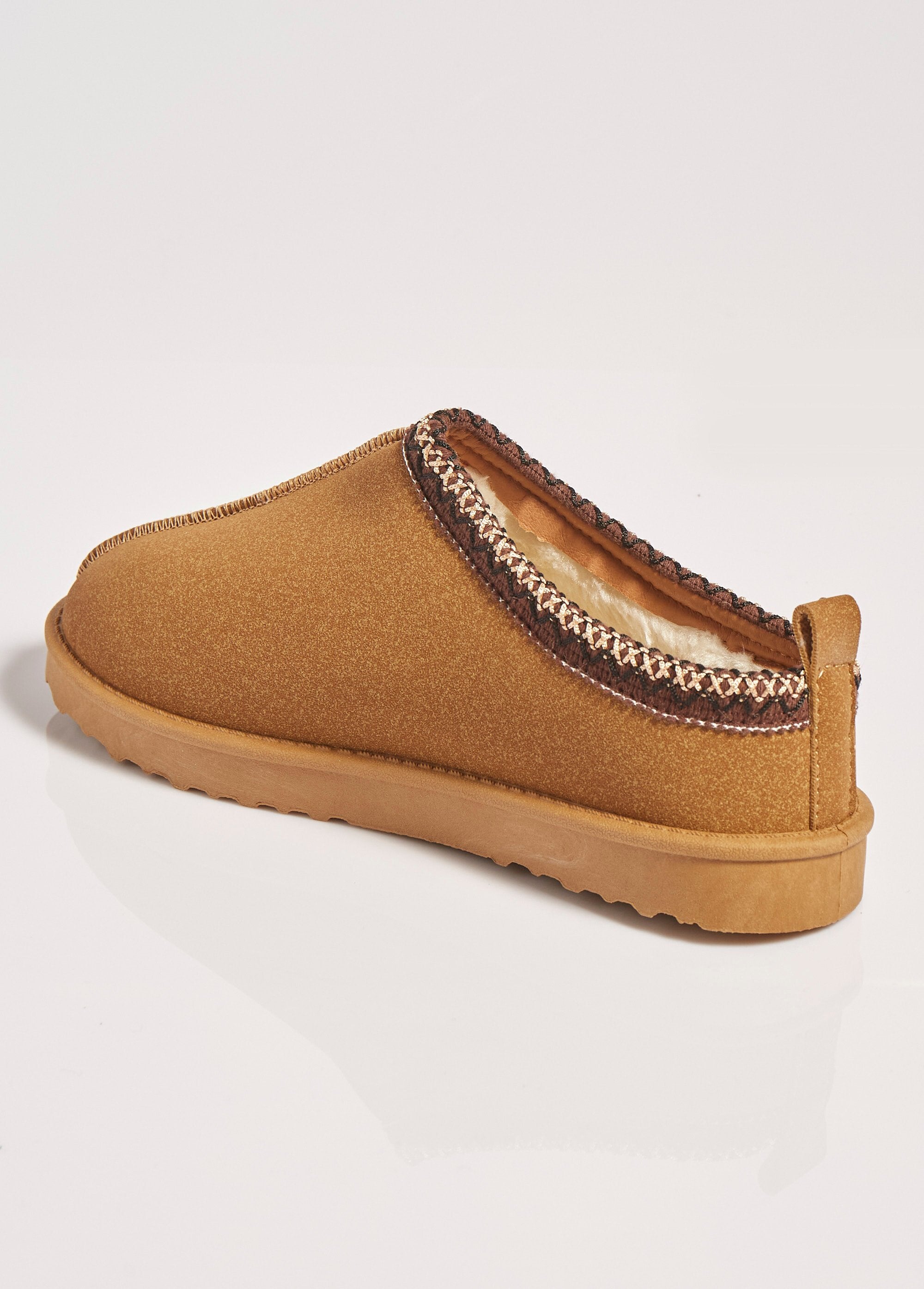 Sapatos_rasos_de_camurça_com_pormenores_étnicos_Camel_DO1_slim