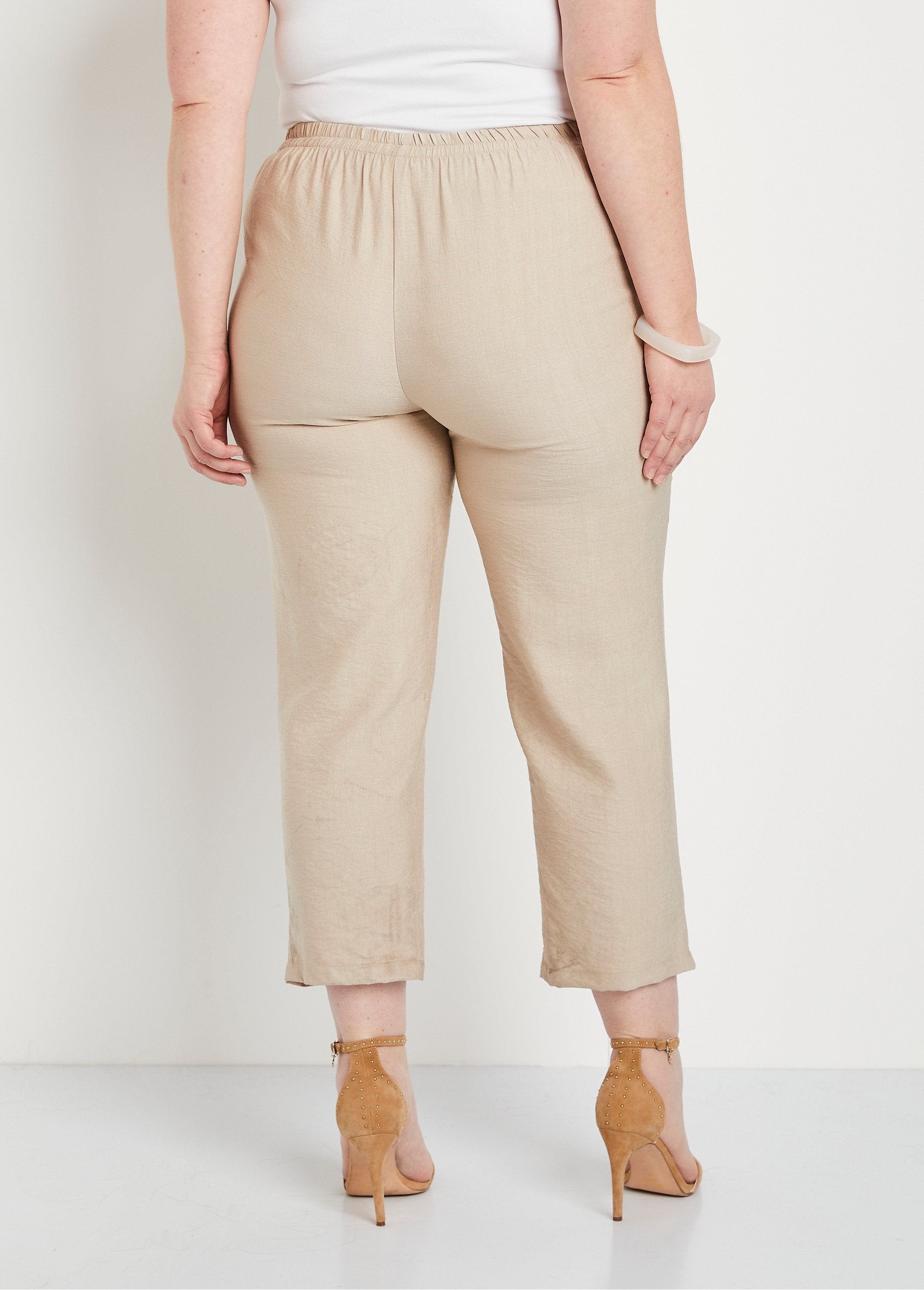 Calça_cropped_larga_com_cintura_semi_elástica_Areia_DO1_curvy