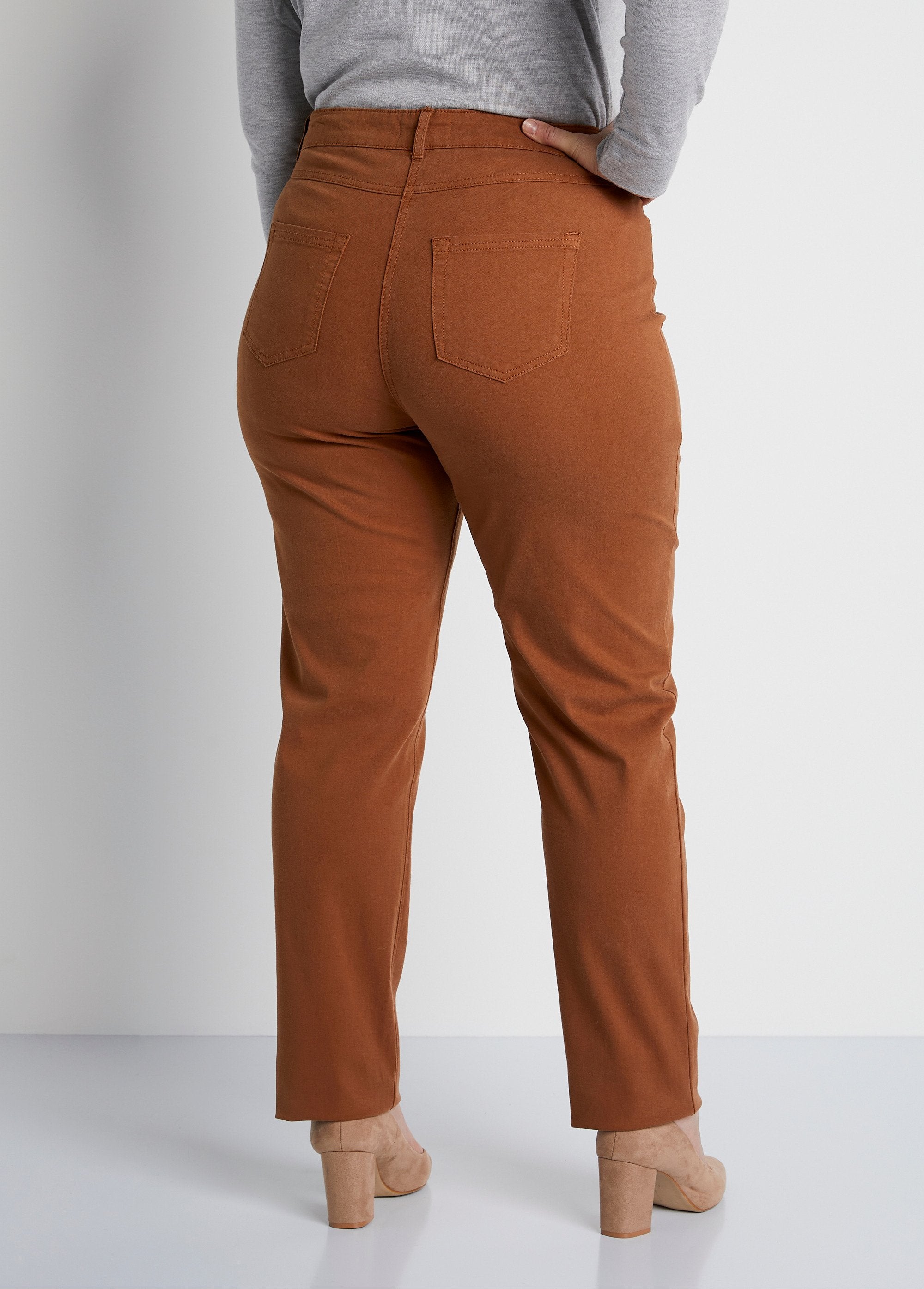 Calça_reta_de_algodão_stretch_com_5_bolsos_Esquilo_DO1_curvy