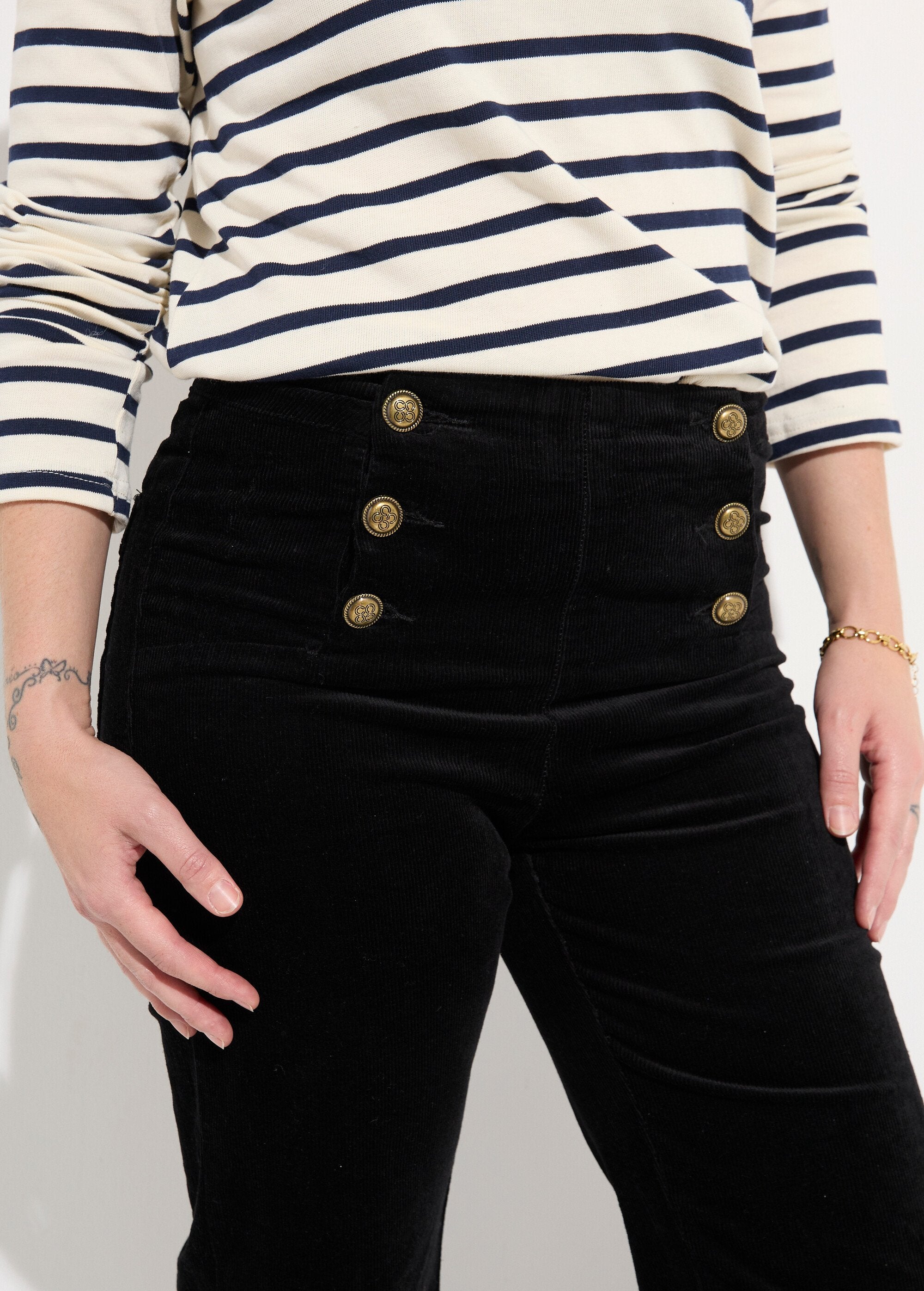 Pantalon_à_pont_en_velours_coupe_flare_Noir_DE1_slim