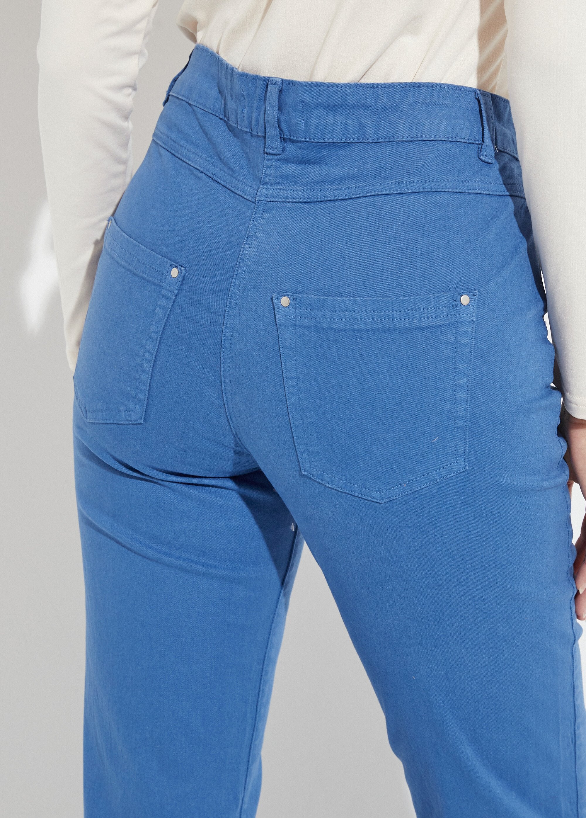 Calça_reta_de_algodão_elástico_com_5_bolsos_Bleu_DE2_slim