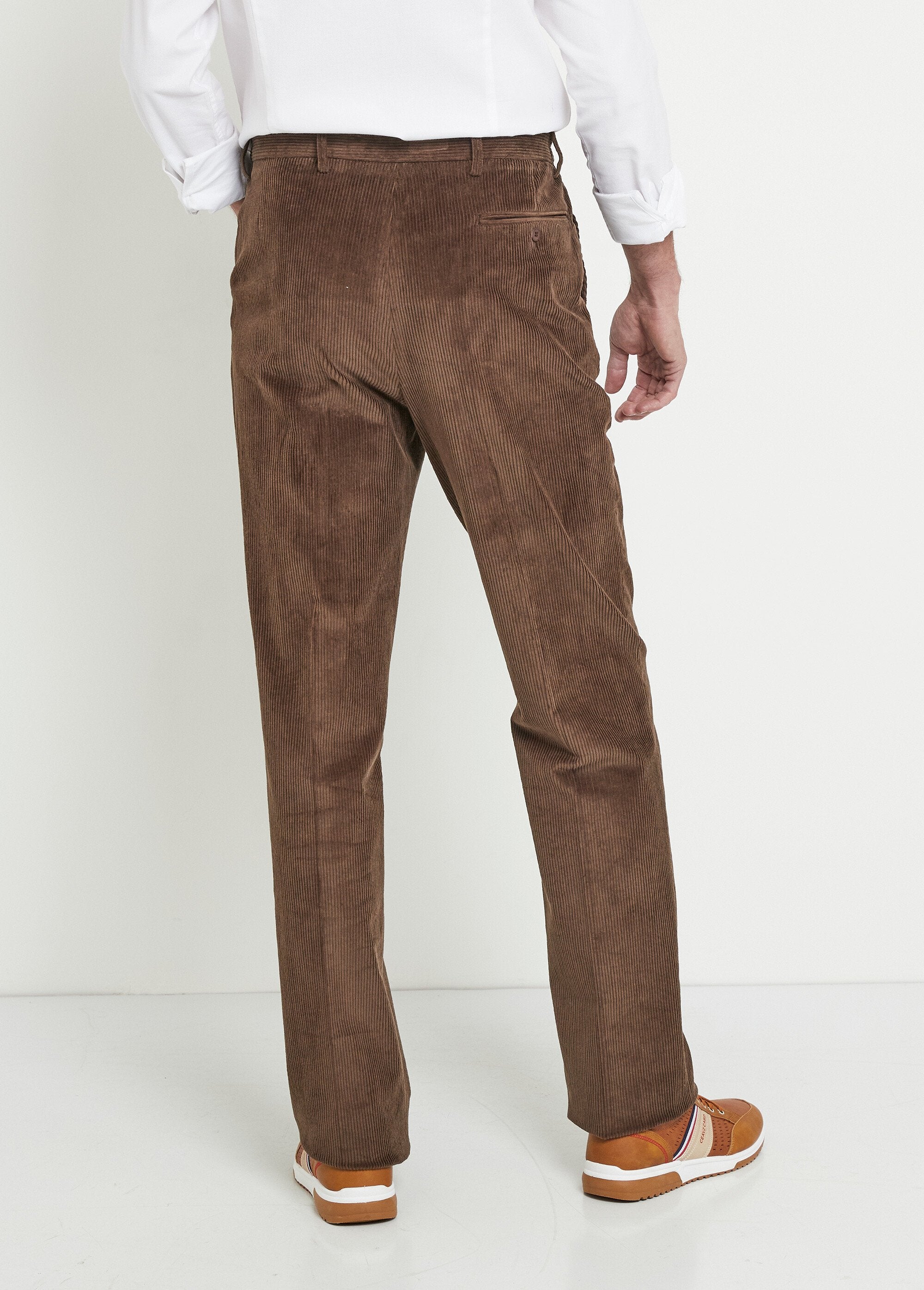 Calça_reta_com_cós_elástico_confortável_Velours_marron_DO1_slim