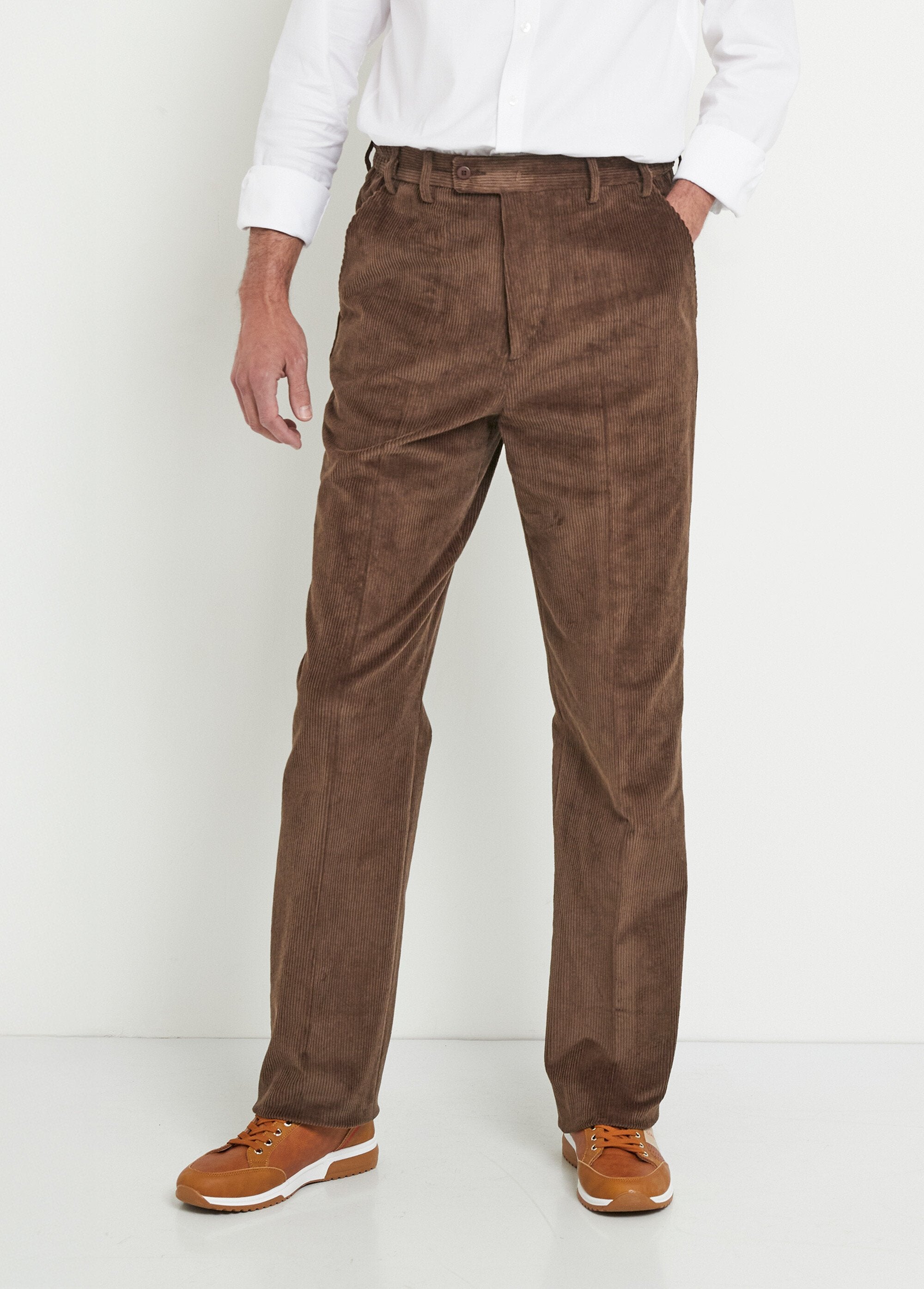 Calça_reta_com_cós_elástico_confortável_Velours_marron_FA1_slim