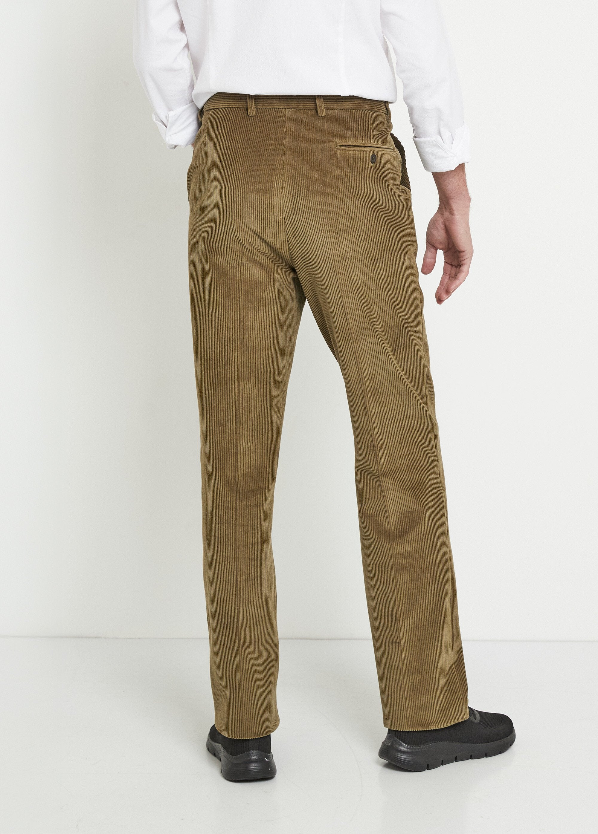 Calça_reta_com_cós_elástico_confortável_Velours_bronze_DO1_slim