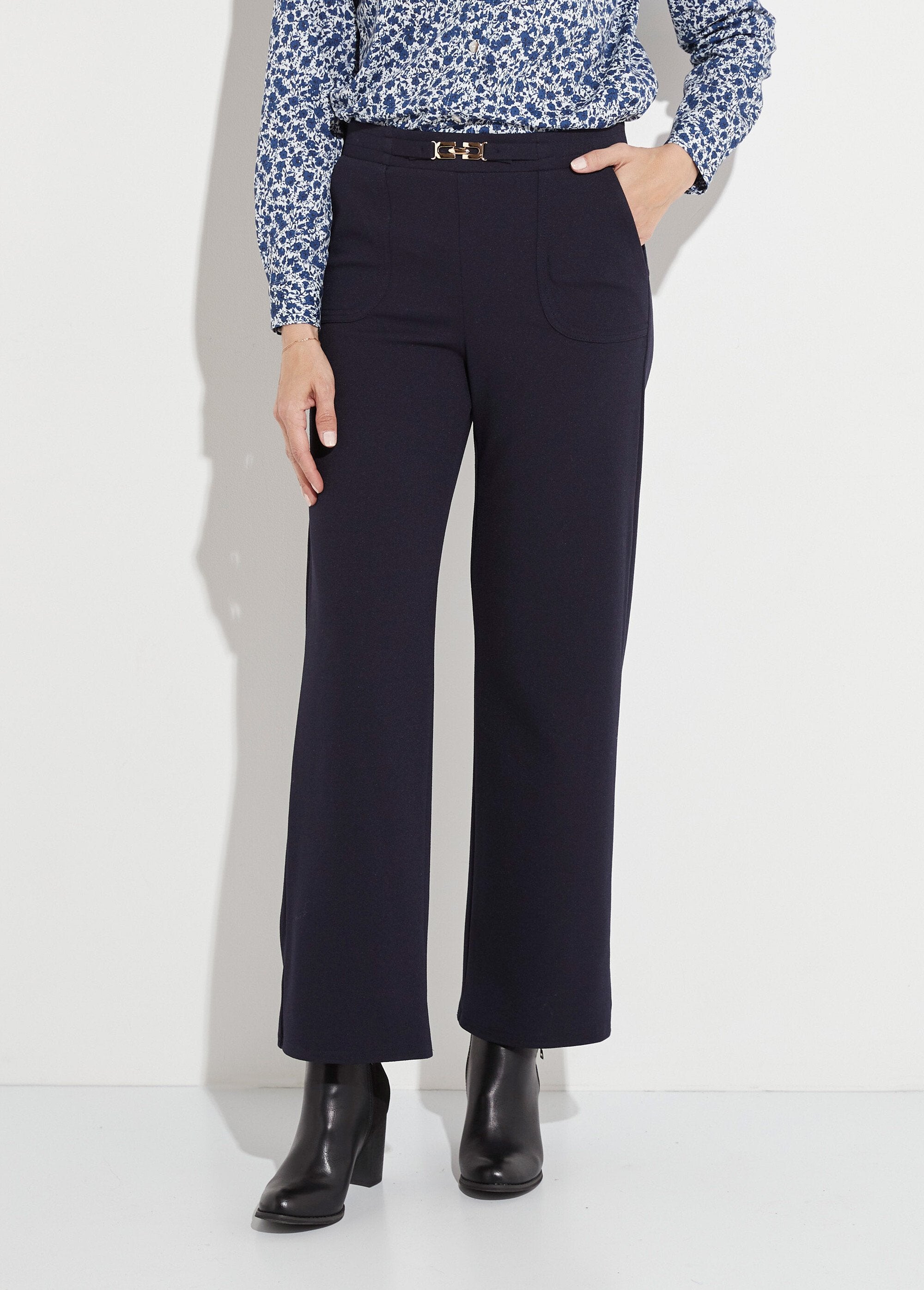 Calça_reta_com_cós_elástico_e_cinto_joia_Marine_FA1_slim