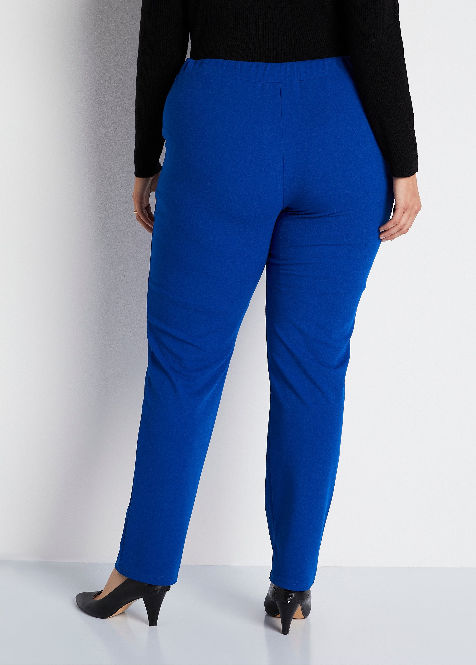 Calça_reta_com_elástico_na_cintura_e_malha_crepe_Azul_forte_DO1_curvy