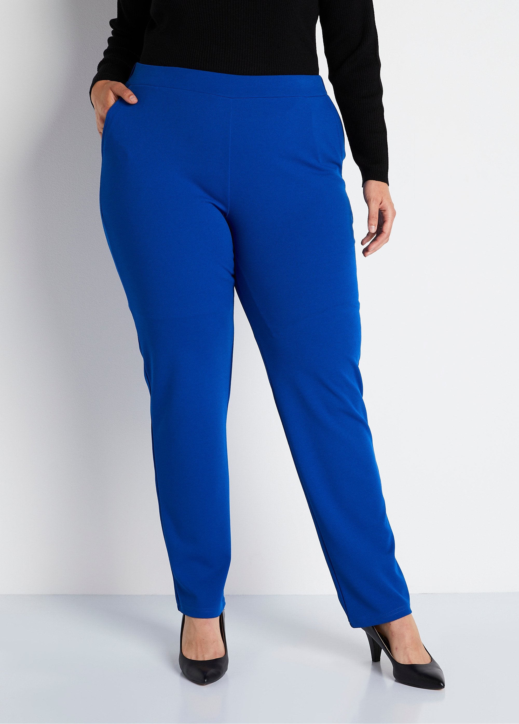 Calça_reta_com_elástico_na_cintura_e_malha_crepe_Azul_forte_FA1_curvy