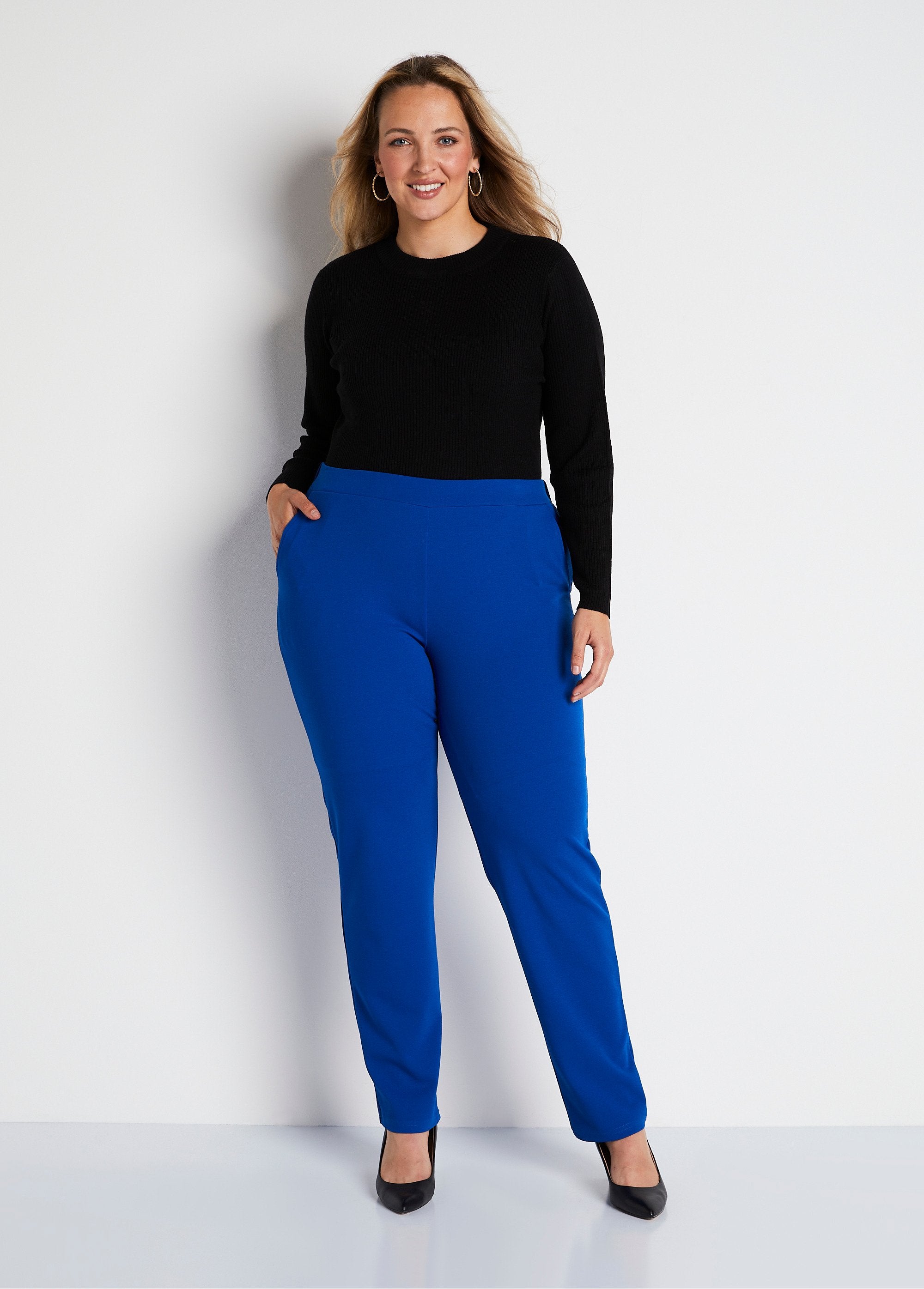 Calça_reta_com_elástico_na_cintura_e_malha_crepe_Azul_forte_SF1_curvy