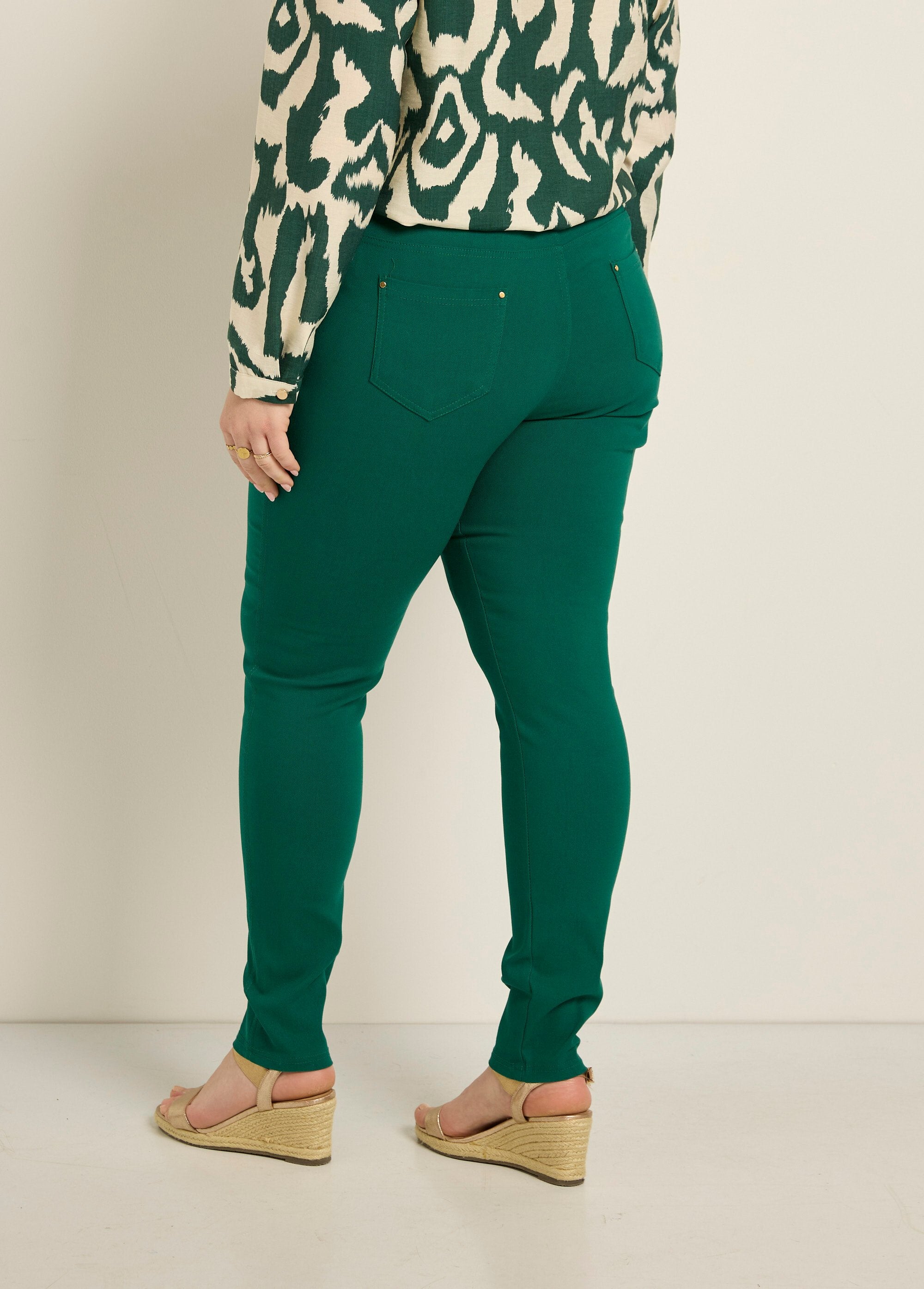 Calças_elásticas_com_cós_elástico_Vert_DO1_curvy
