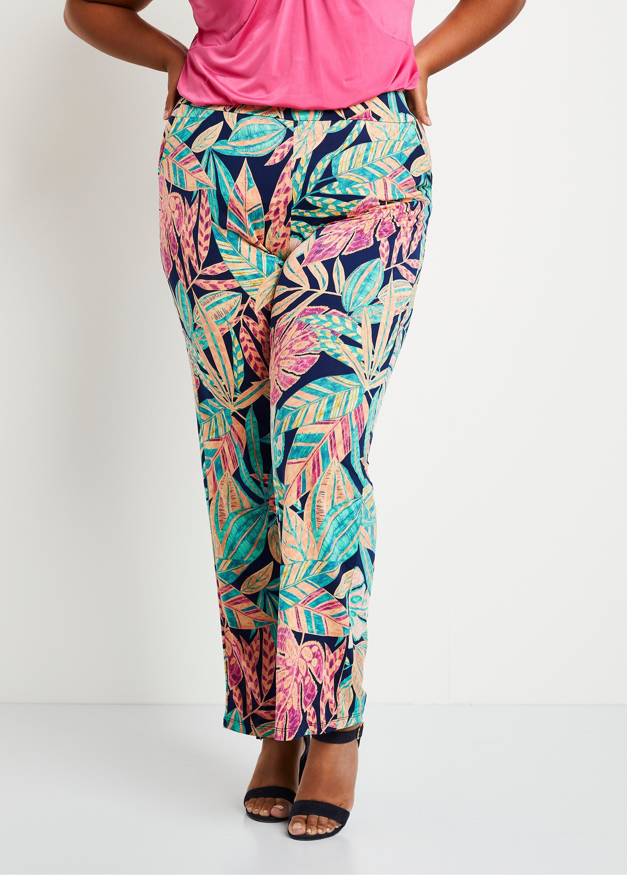 Calça_com_cinto_elástico_de_folhagem_larga_Verde_e_rosa_FA2_curvy