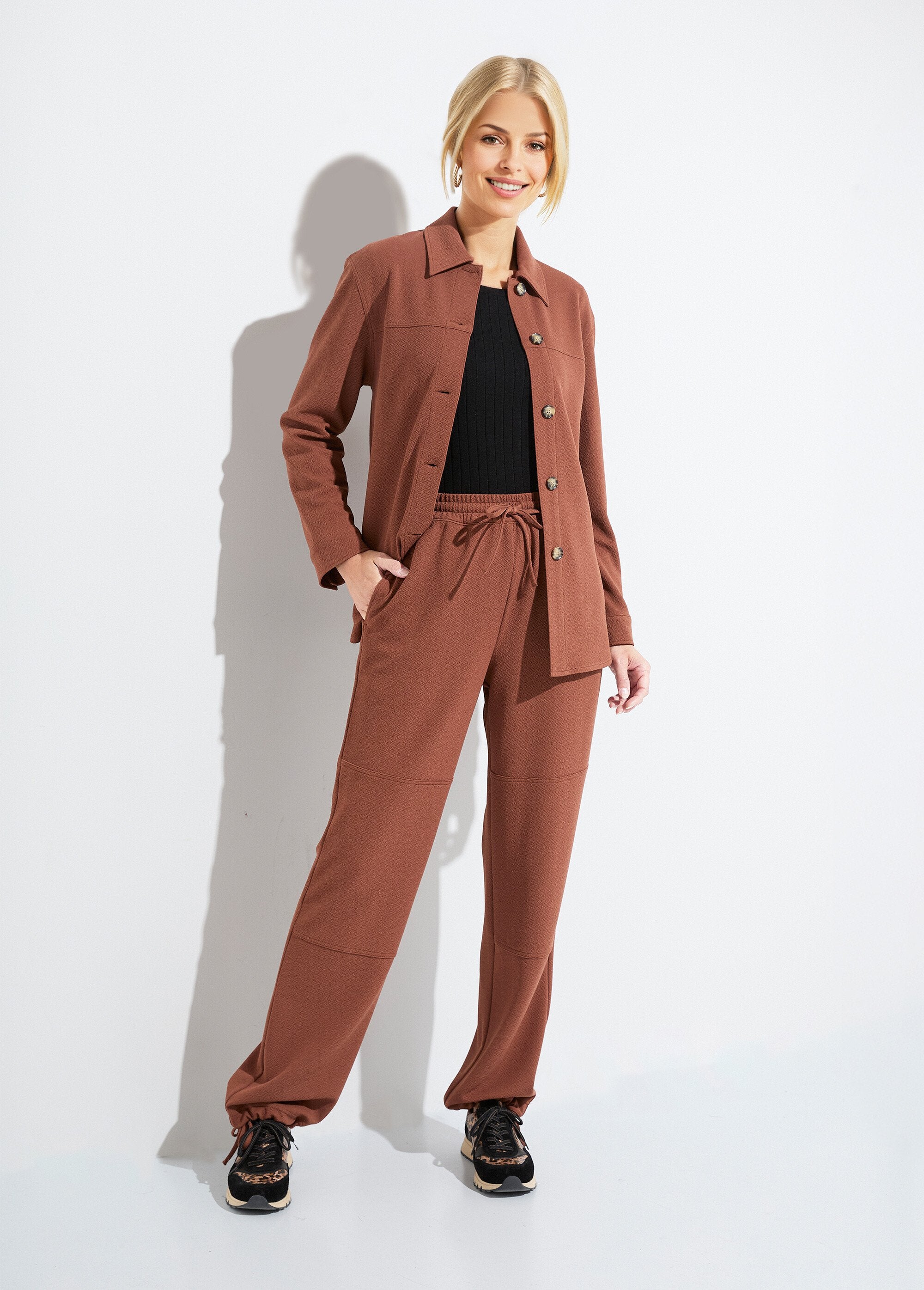 Calças_largas_de_cós_elástico_em_malha_crepe_lisa_Marron_SF1_slim