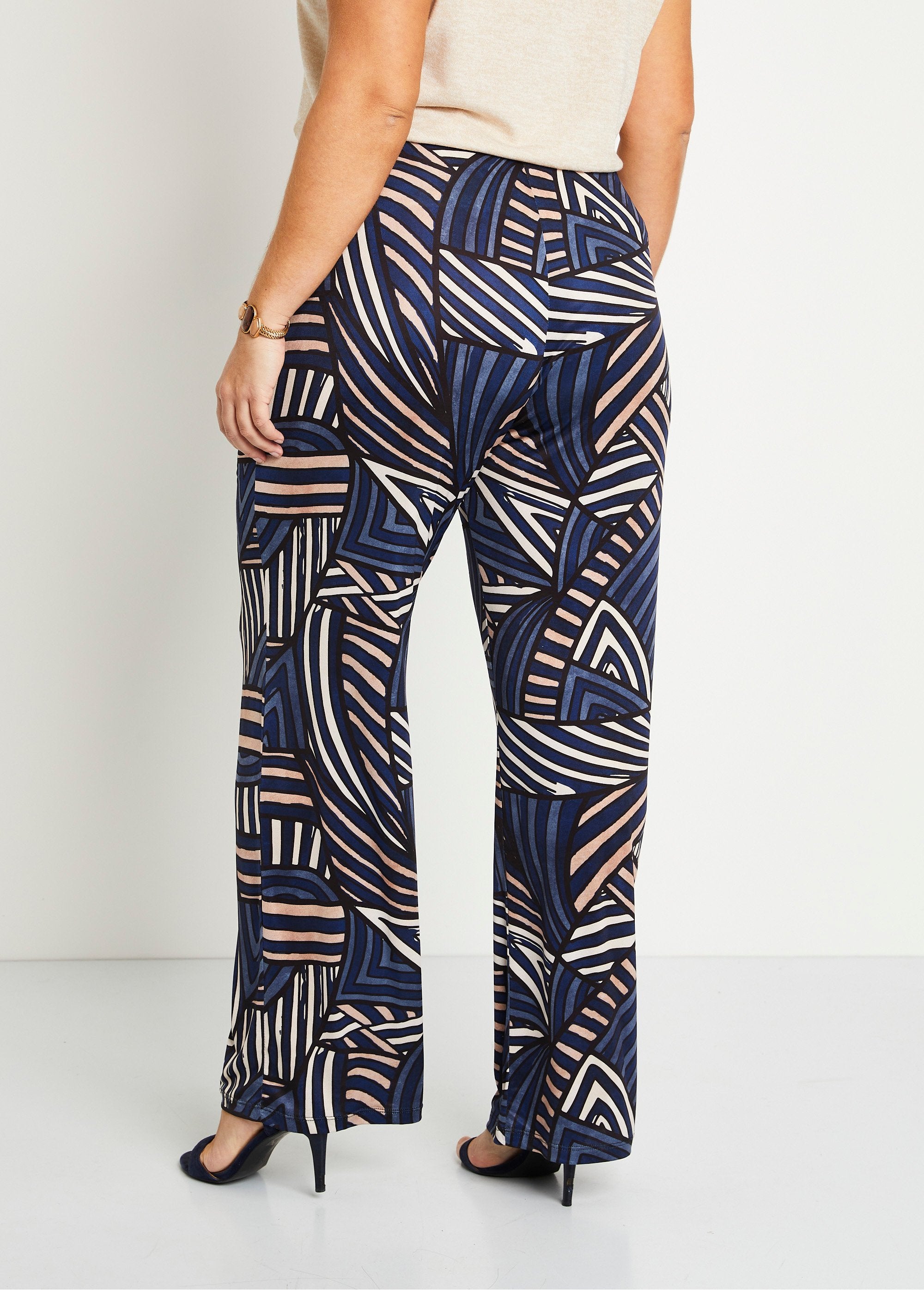 Calça_larga_estampada_com_elástico_na_cintura_Azul_e_bege_DO1_curvy