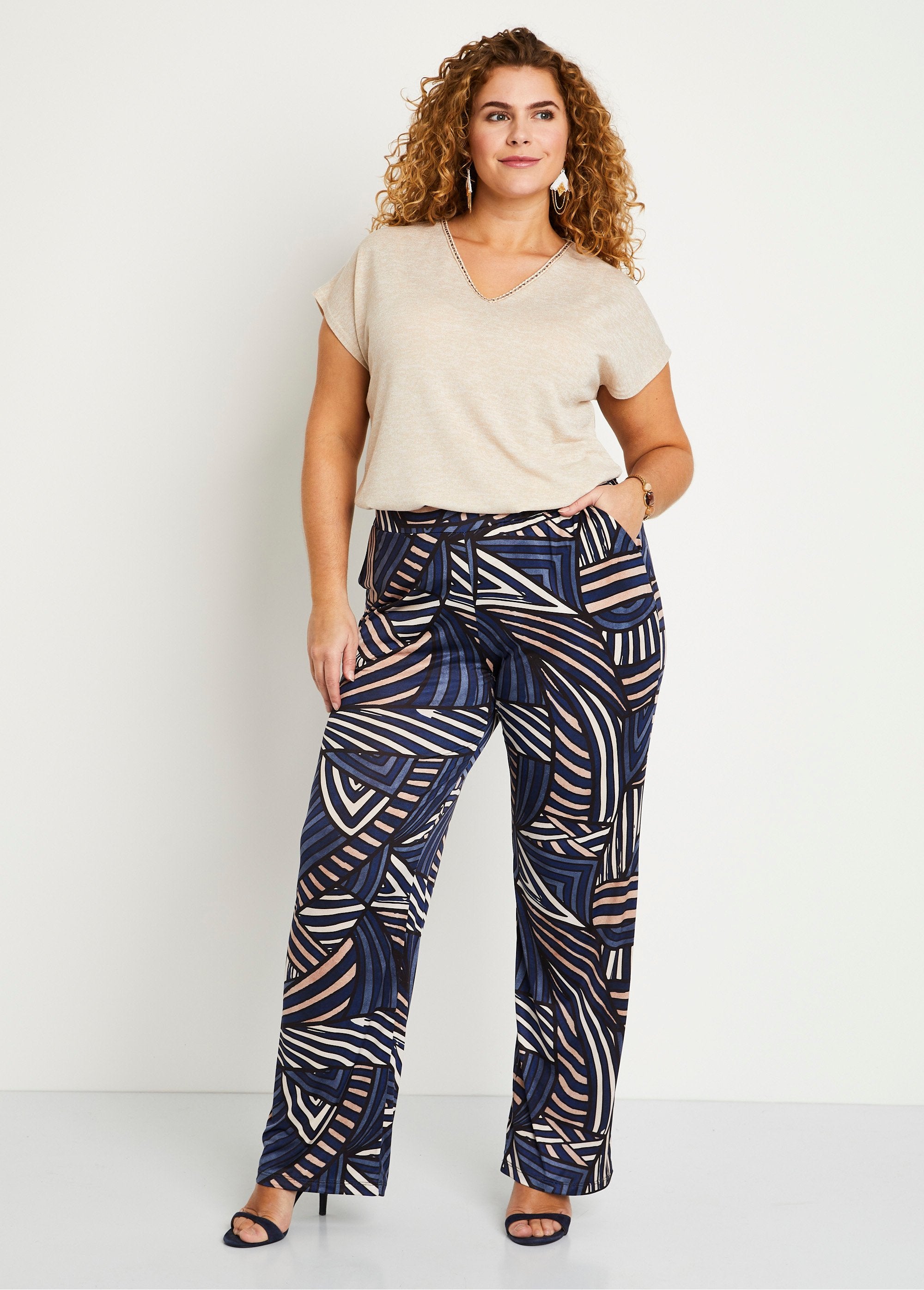 Calça_larga_estampada_com_elástico_na_cintura_Azul_e_bege_SF1_curvy