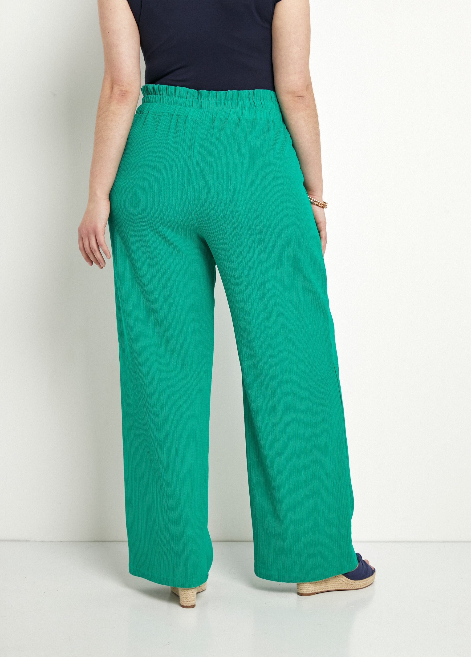 Calças_verdes_com_cós_largo_elástico_e_malha_elevada_Vert_DO1_curvy