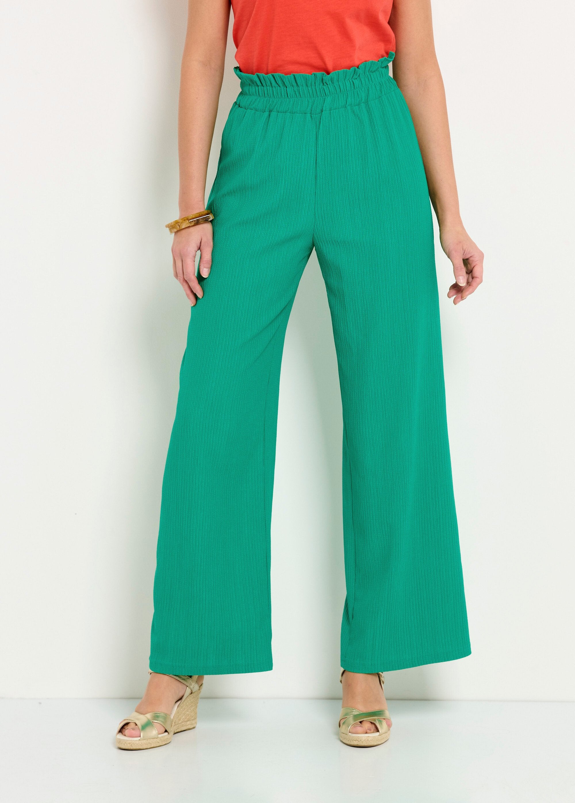 Calças_verdes_com_cós_largo_elástico_e_malha_elevada_Vert_FA1_slim
