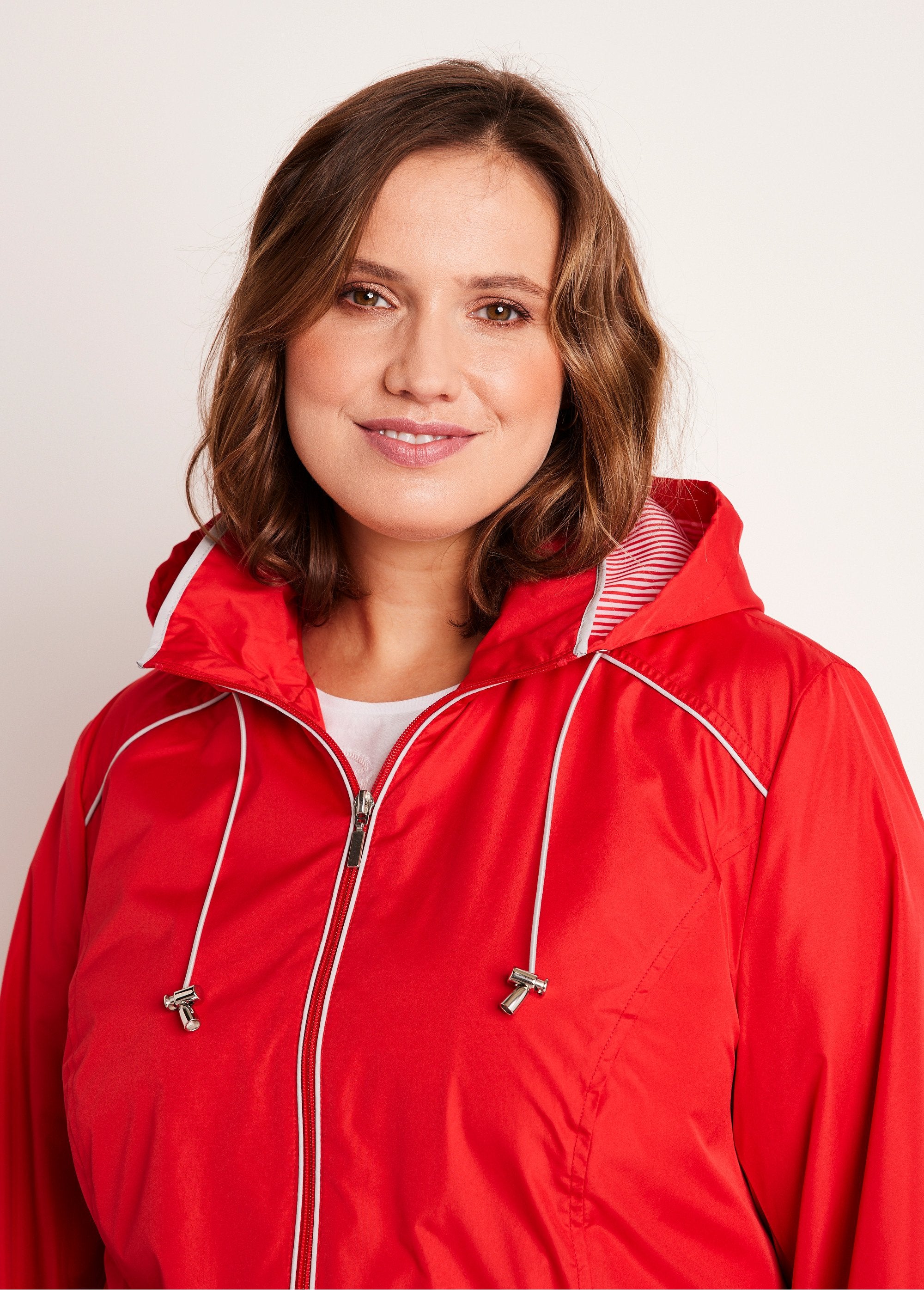 Parka_curta_com_fecho_de_correr_VERMELHO_DE1_curvy