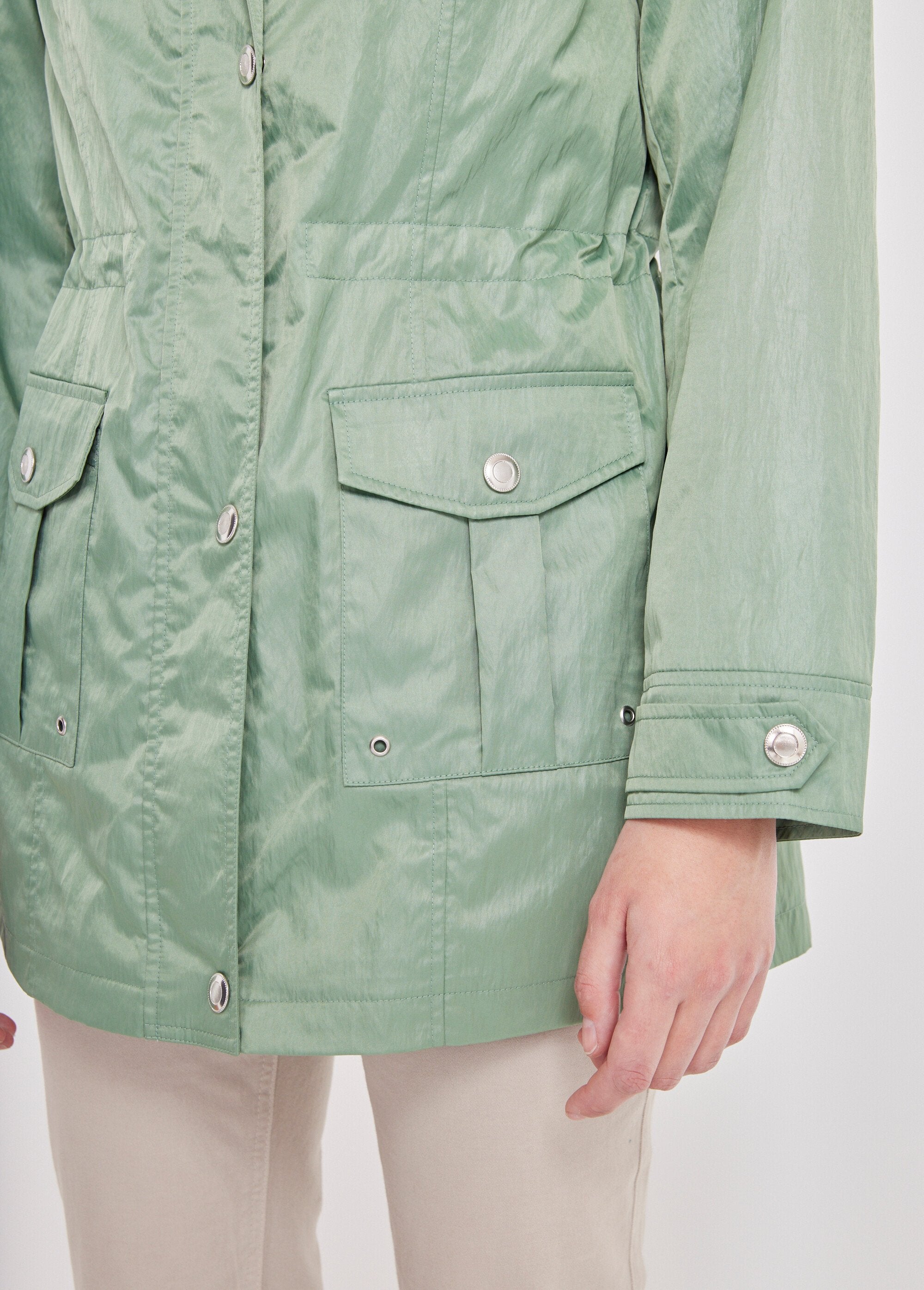 Parka_com_zíper_e_botões_de_pressão_Amêndoa_verde_DE3_slim