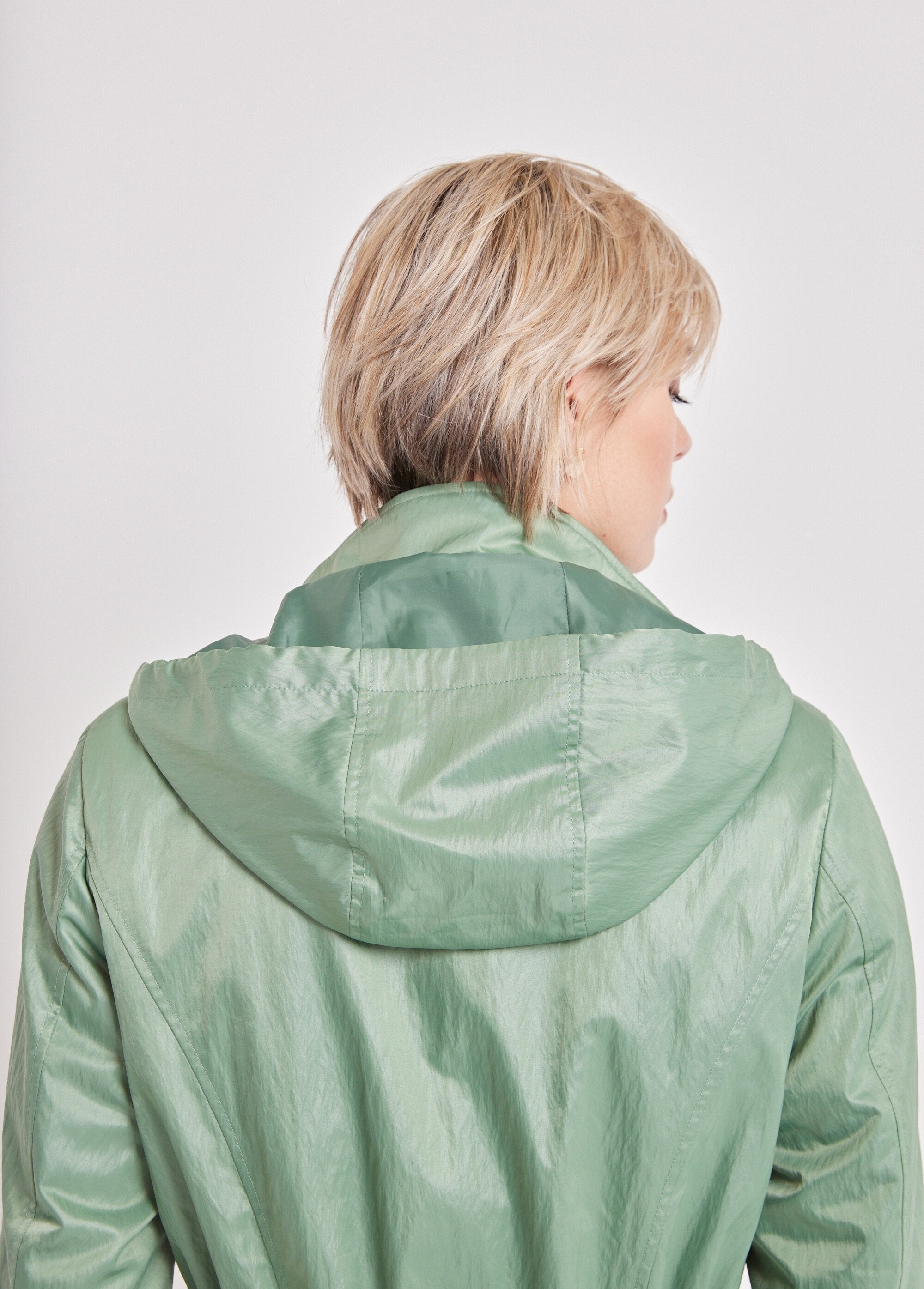 Parka_com_zíper_e_botões_de_pressão_Amêndoa_verde_DE4_slim