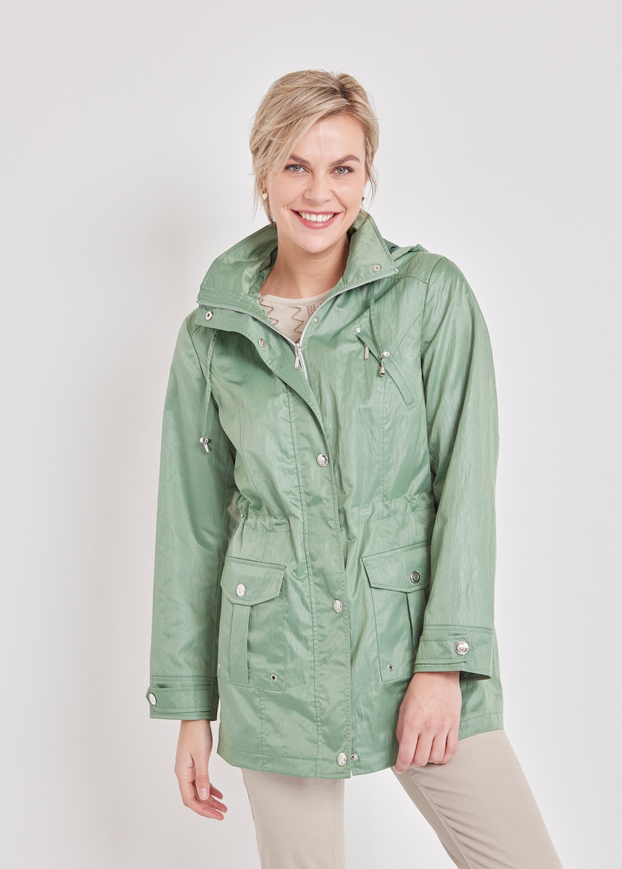 Parka_com_zíper_e_botões_de_pressão_Amêndoa_verde_FA1_slim