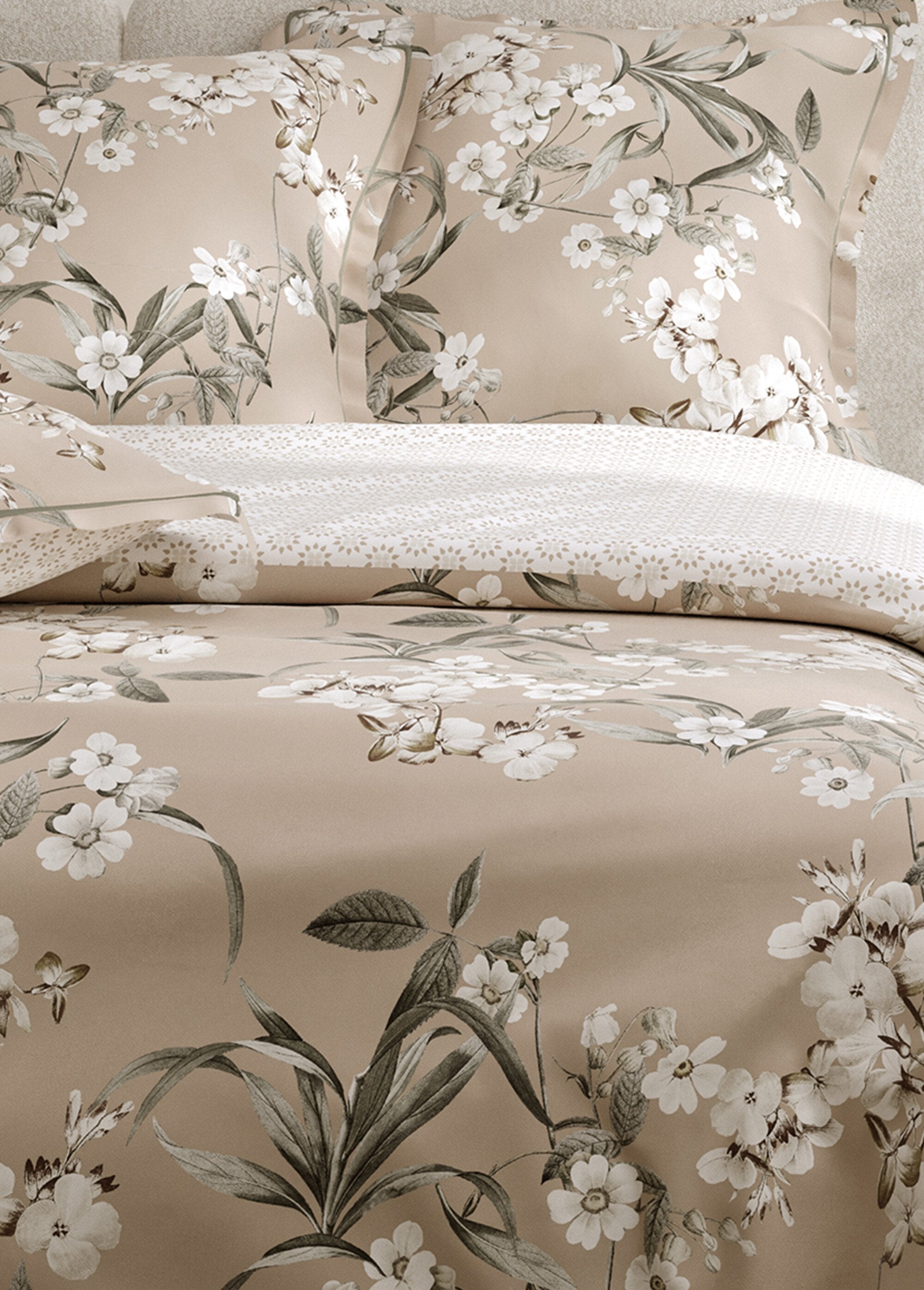 Conjunto_de_cama_de_percal_de_4_peças_com_lençol_liso,_sépia_Imprime_beige_DE3_slim