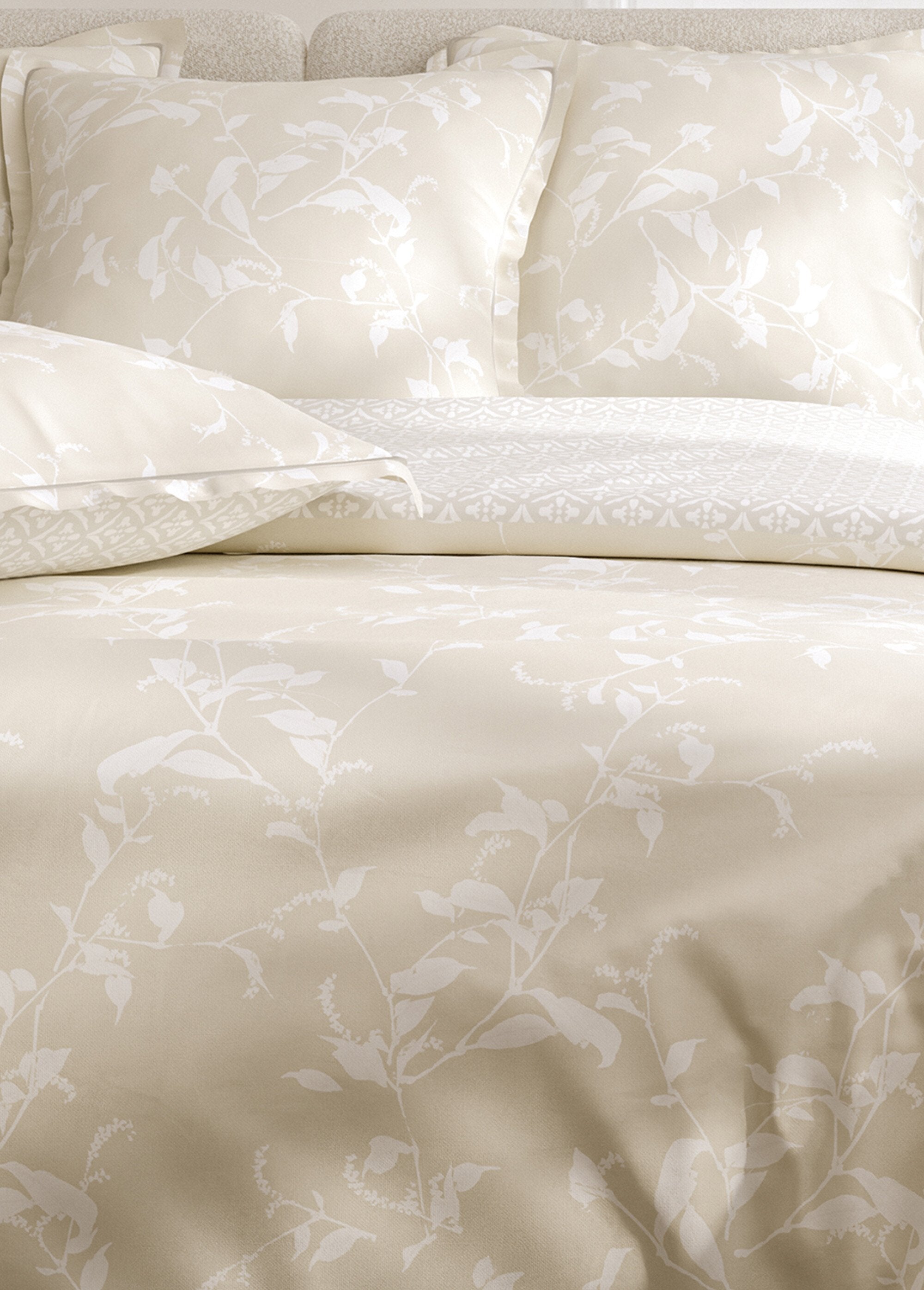 Conjunto_de_cama_de_percal_4_peças_com_lençol_liso,_delicado_Ficelle_DE3_slim