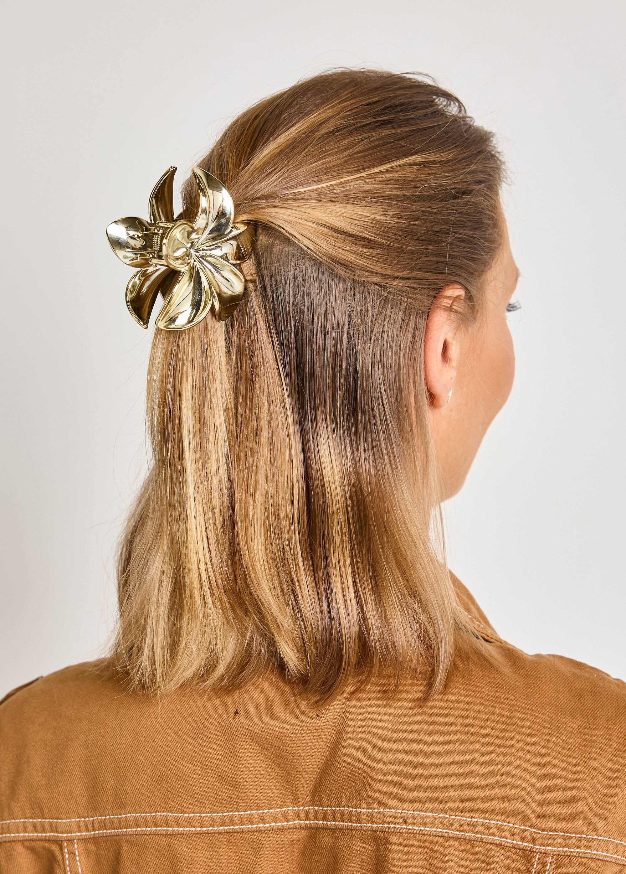 Grampo_de_cabelo_em_forma_de_flor_Dore_DE2_slim