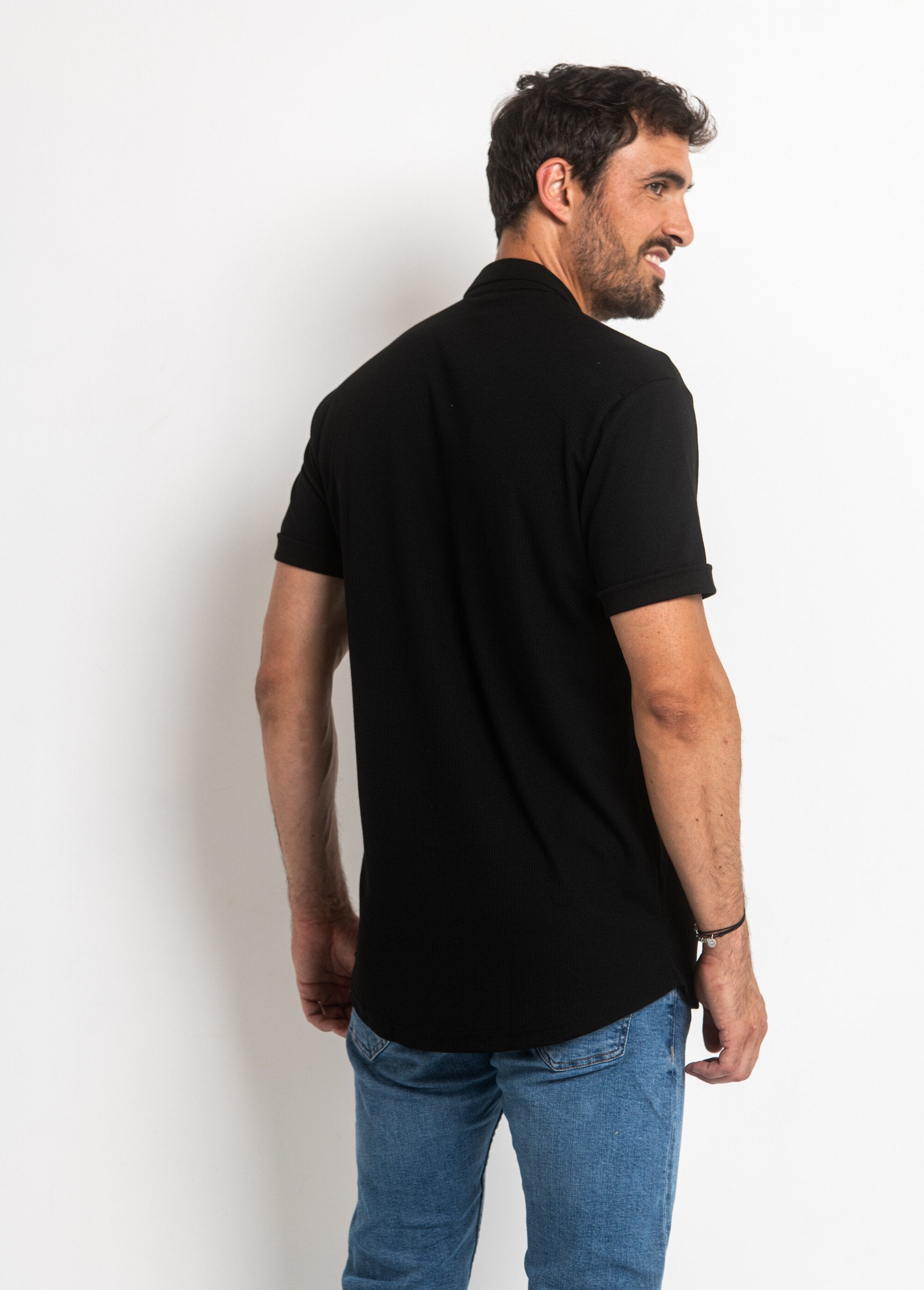 Camisa_polo_estilo_malha_fina_canelada_Noir_DO1_slim