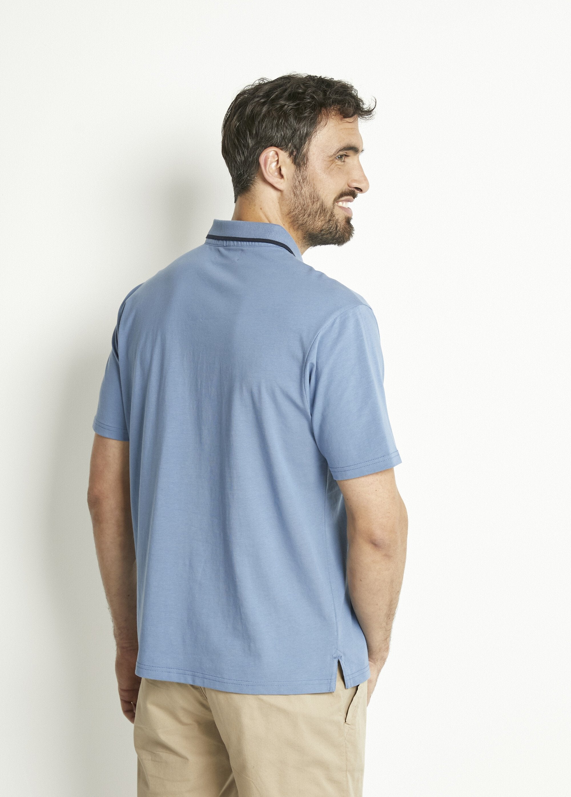 Camisa_polo_de_malha_lisa_com_gola_de_algodão_bicolor_Indigo_DO1_slim
