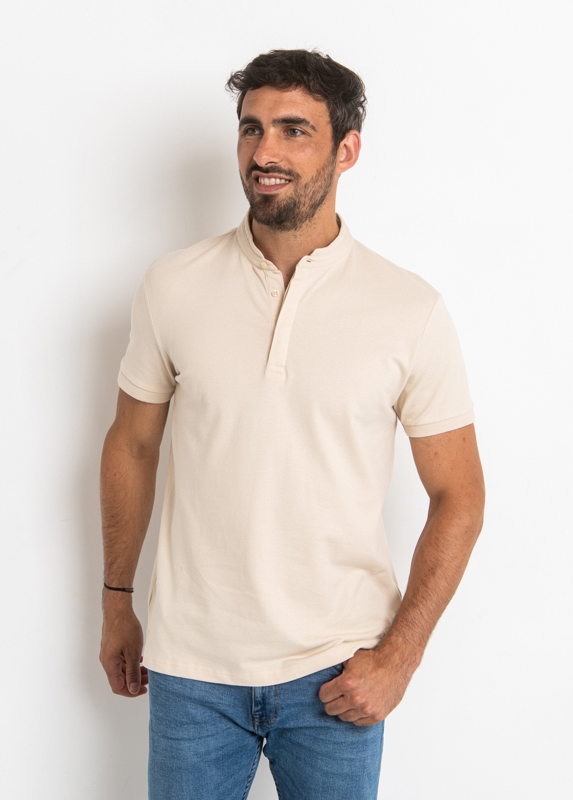 Camisa_polo_manga_curta_com_gola_mandarim_Beige_FA1_slim