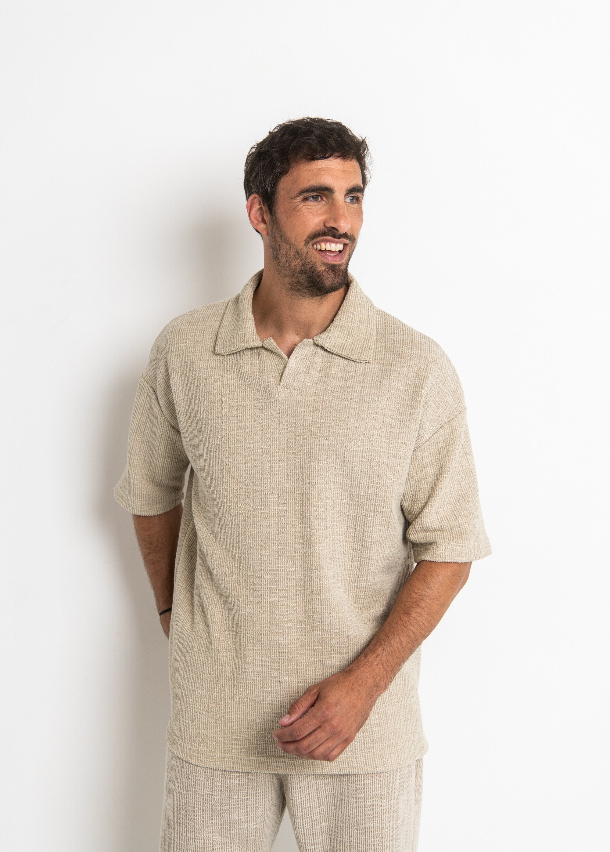 Camisa_polo_de_malha_com_gola_ajustada_Beige_FA2_slim