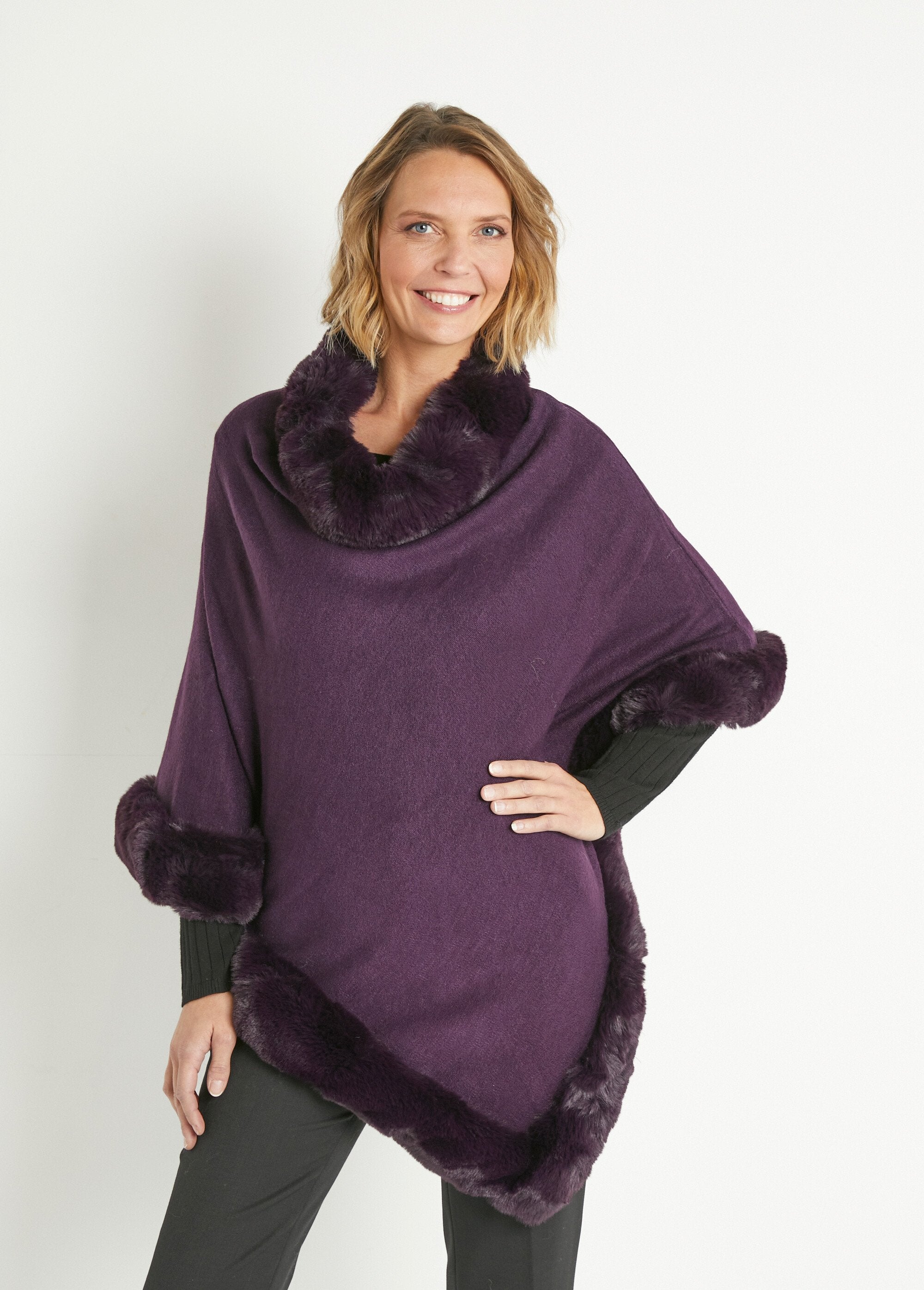 Poncho_de_malha_com_borda_de_pelo_Prune_FA1_slim