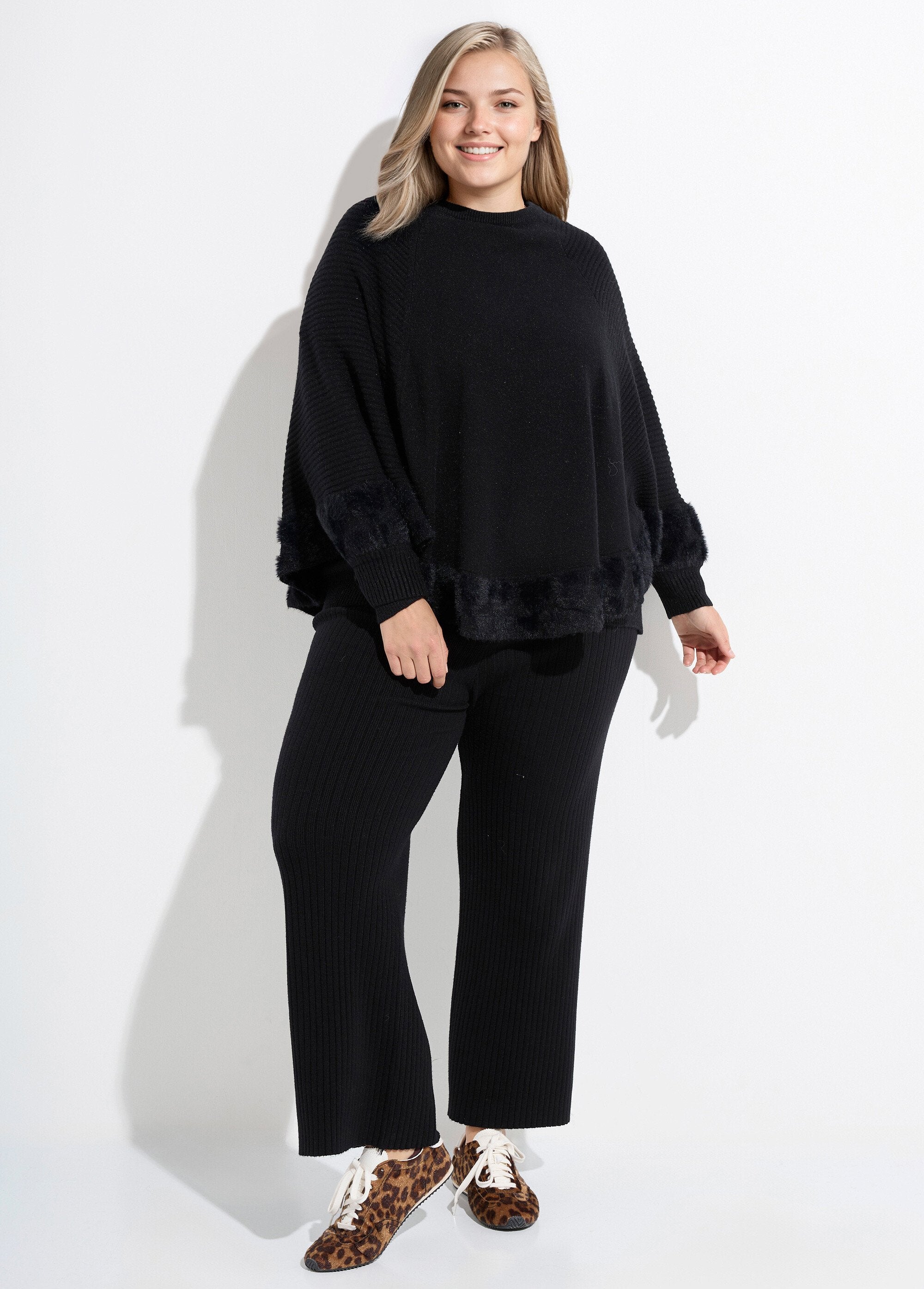 Poncho_cape_maille_coeurs_et_col_rond_Noir_SF1_curvy