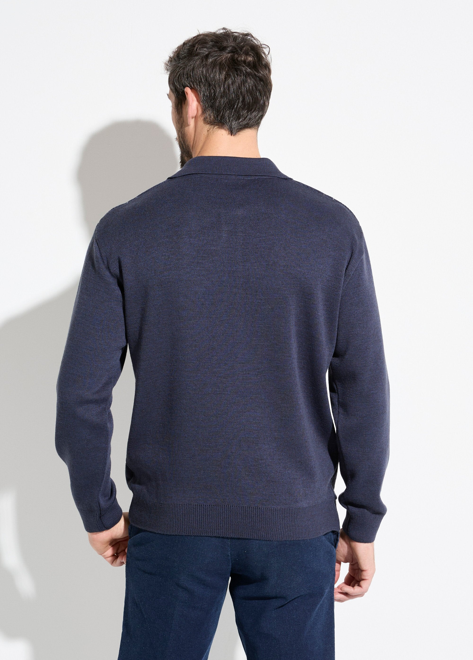 Suéter_de_lã_jacquard_de_manga_comprida_com_botões_e_gola_polo_Marine_DO1_slim