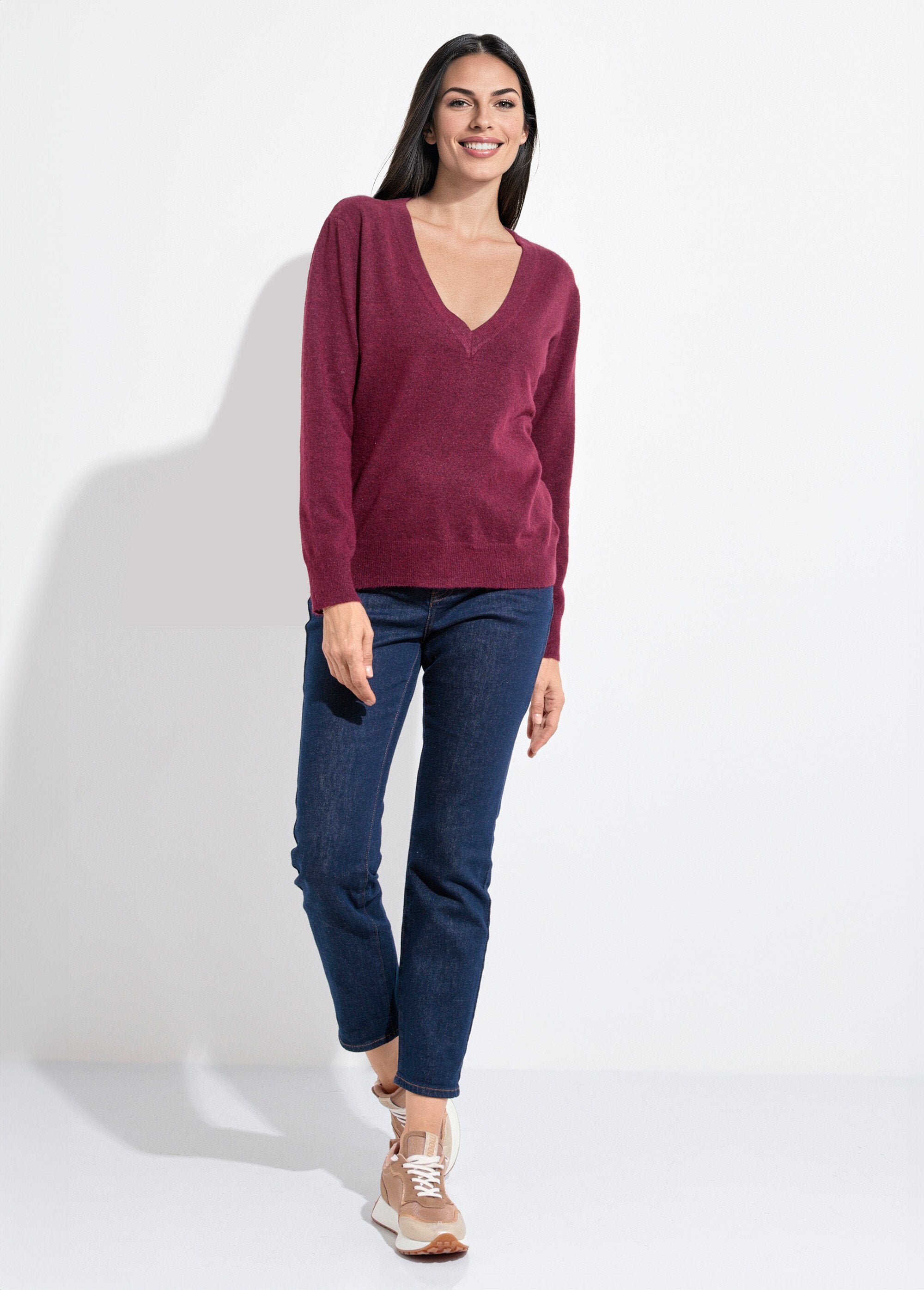 Suéter_de_lã_macio_e_quente_com_decote_em_V_Bordeaux_SF1_slim