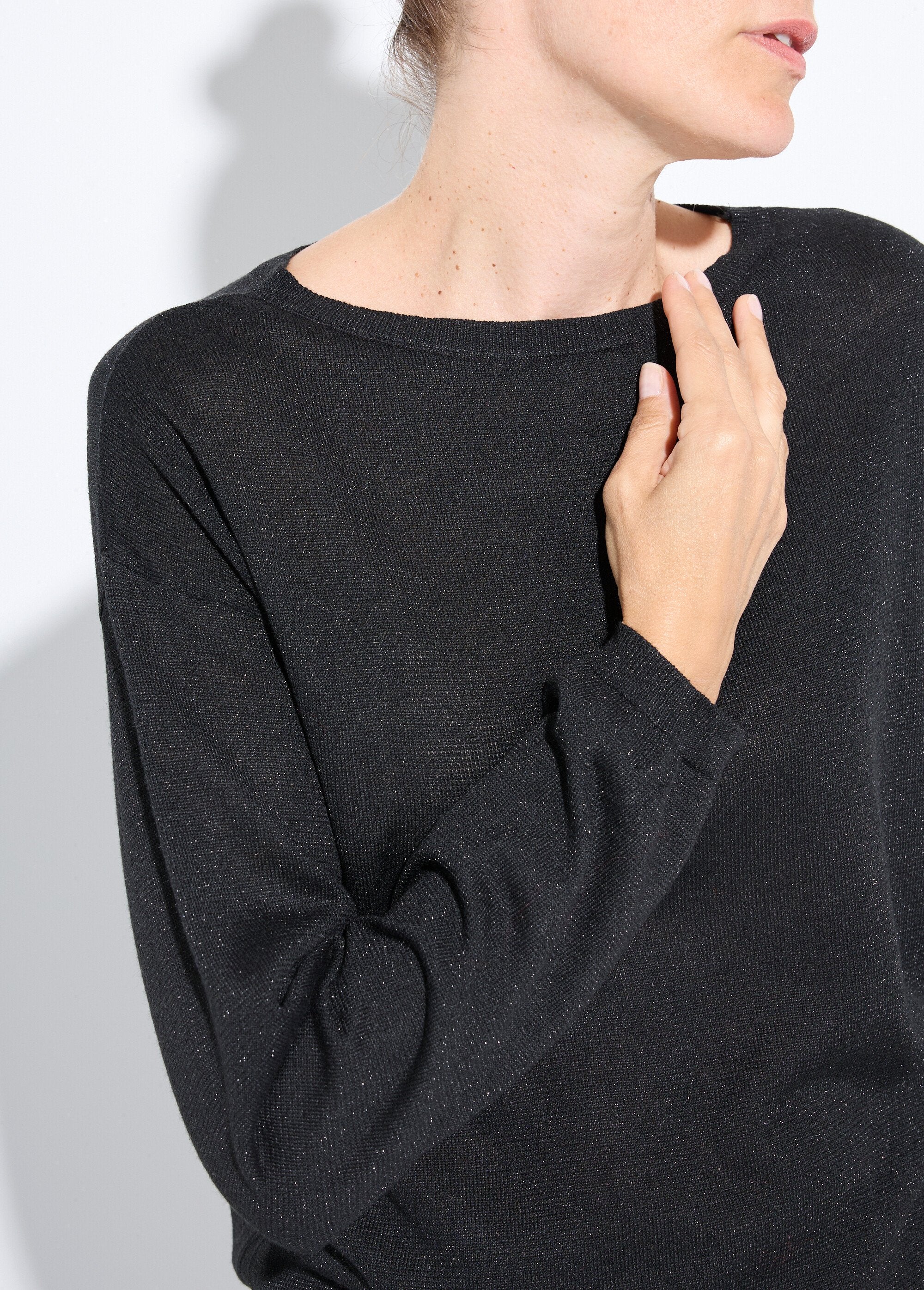 Pull_court_en_maille_fine_métallisée_Noir_DE1_slim