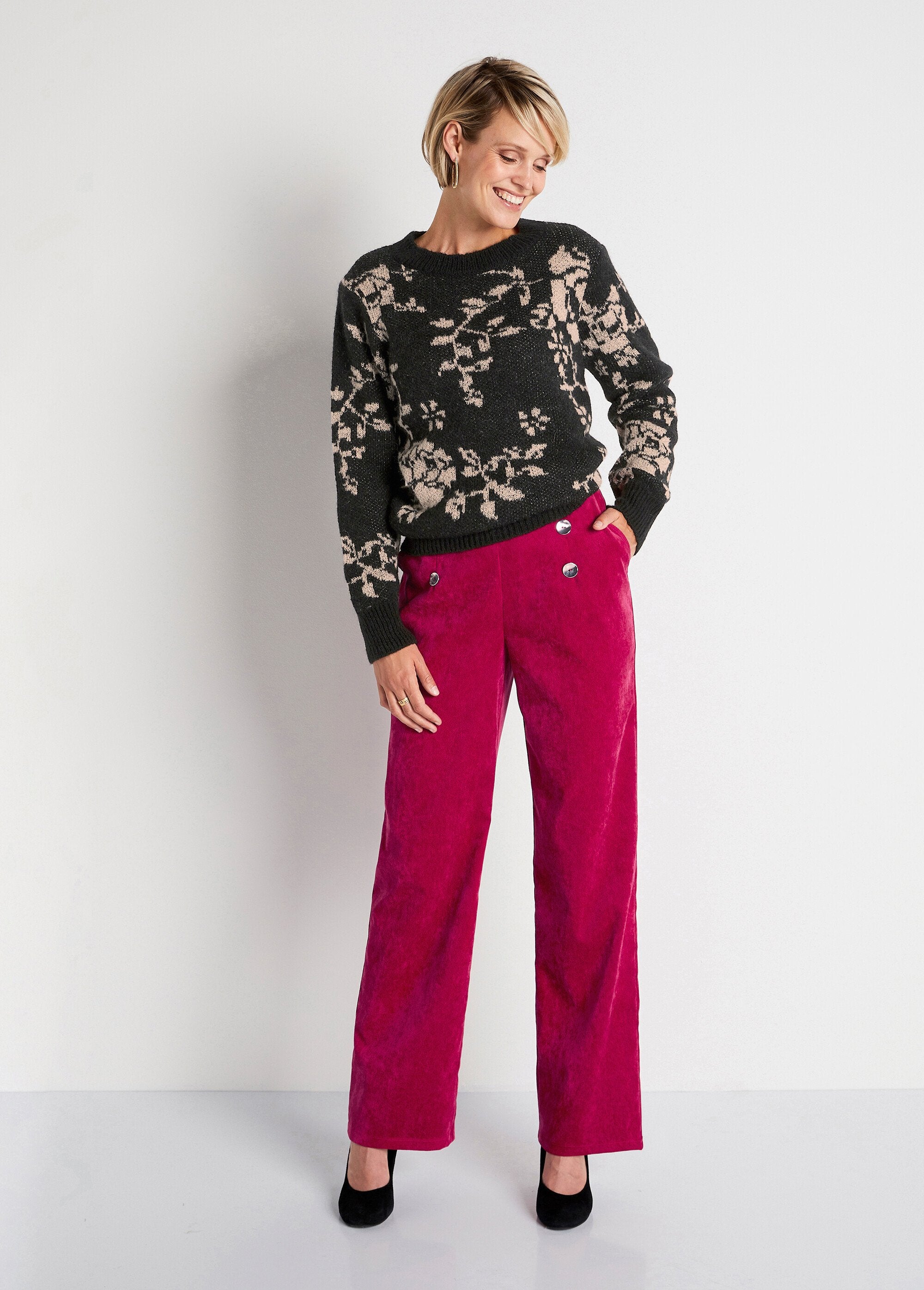 Suéter_curto_em_jacquard_floral_Preto_e_bege_SF1_slim