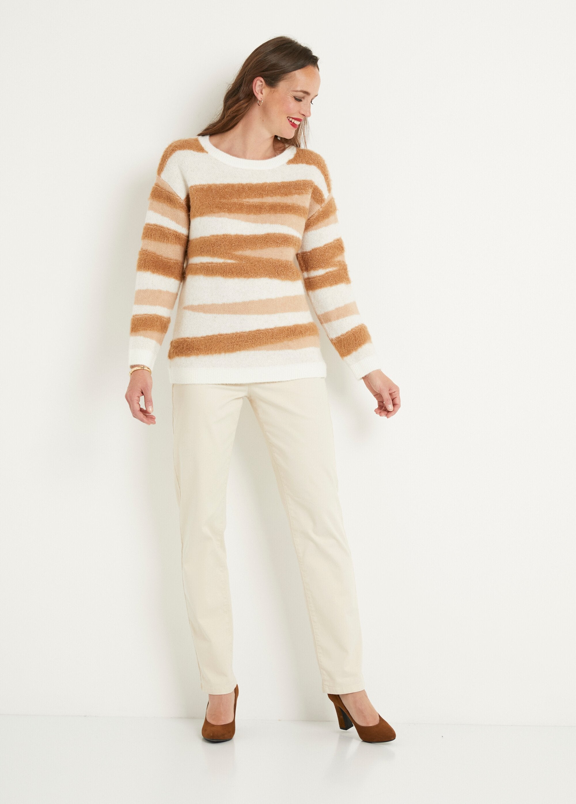 Camisola_macia_em_jacquard_com_gola_redonda_e_malha_felpuda_Ecru_et_beige_SF1_slim